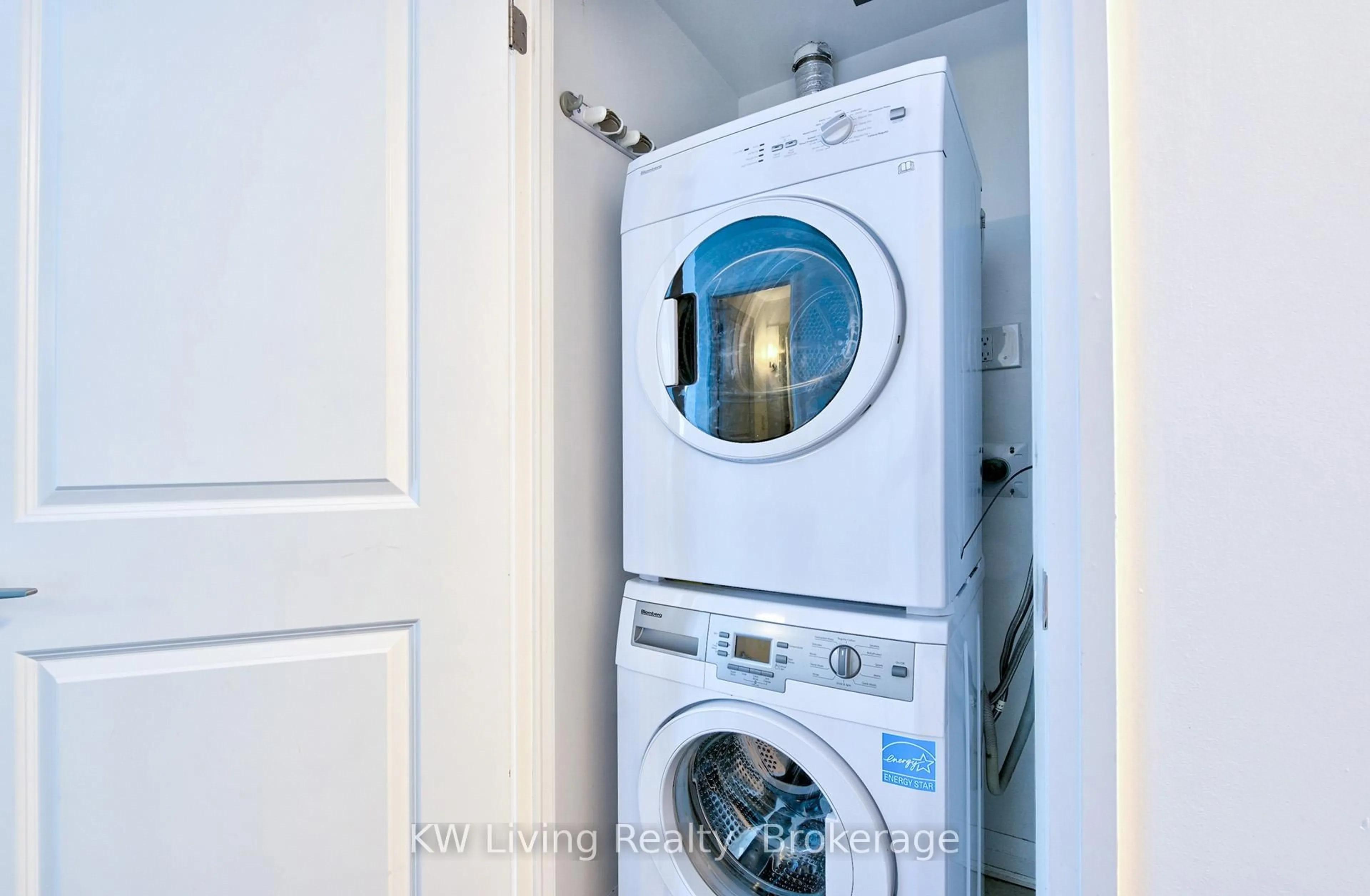 Laundry room for 8 Mercer St #2811, Toronto Ontario M5V 0C4