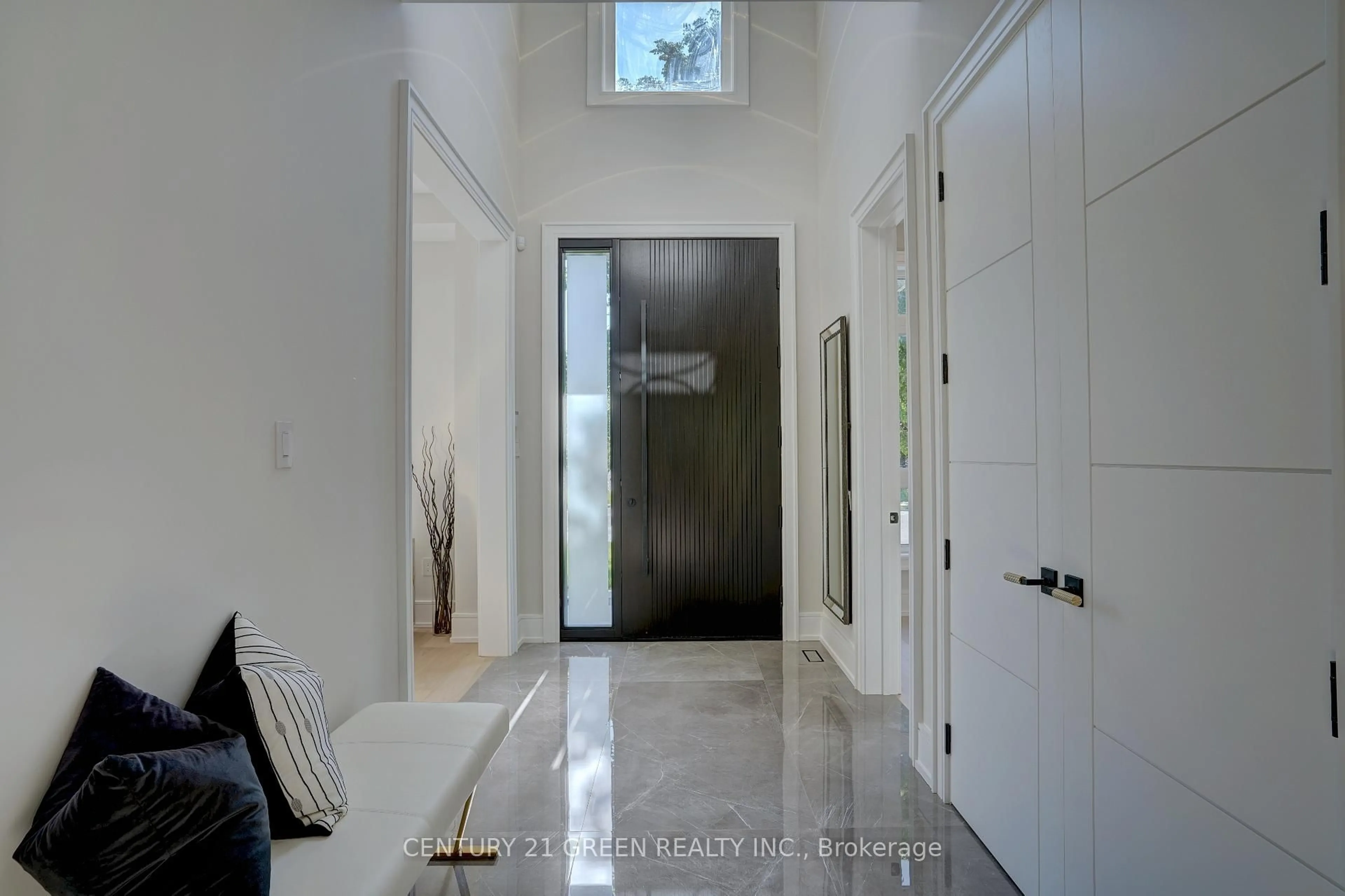 Indoor entryway for 49 Grantbrook St, Toronto Ontario M2R 2E8