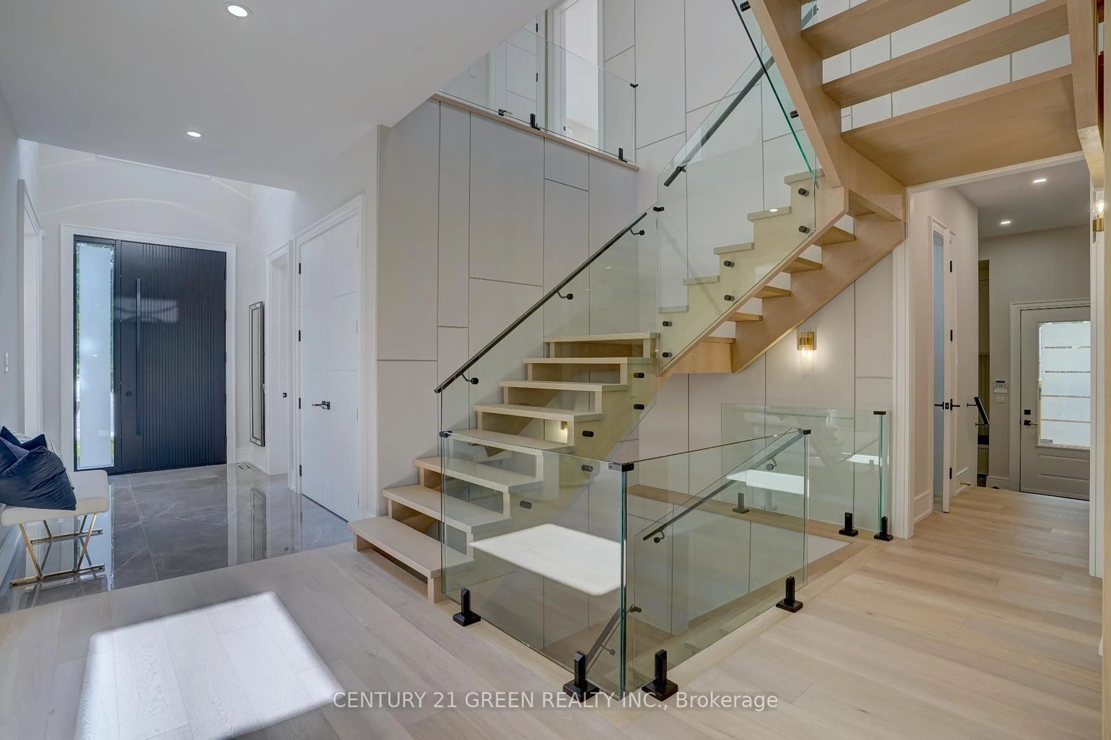 Stairs for 49 Grantbrook St, Toronto Ontario M2R 2E8