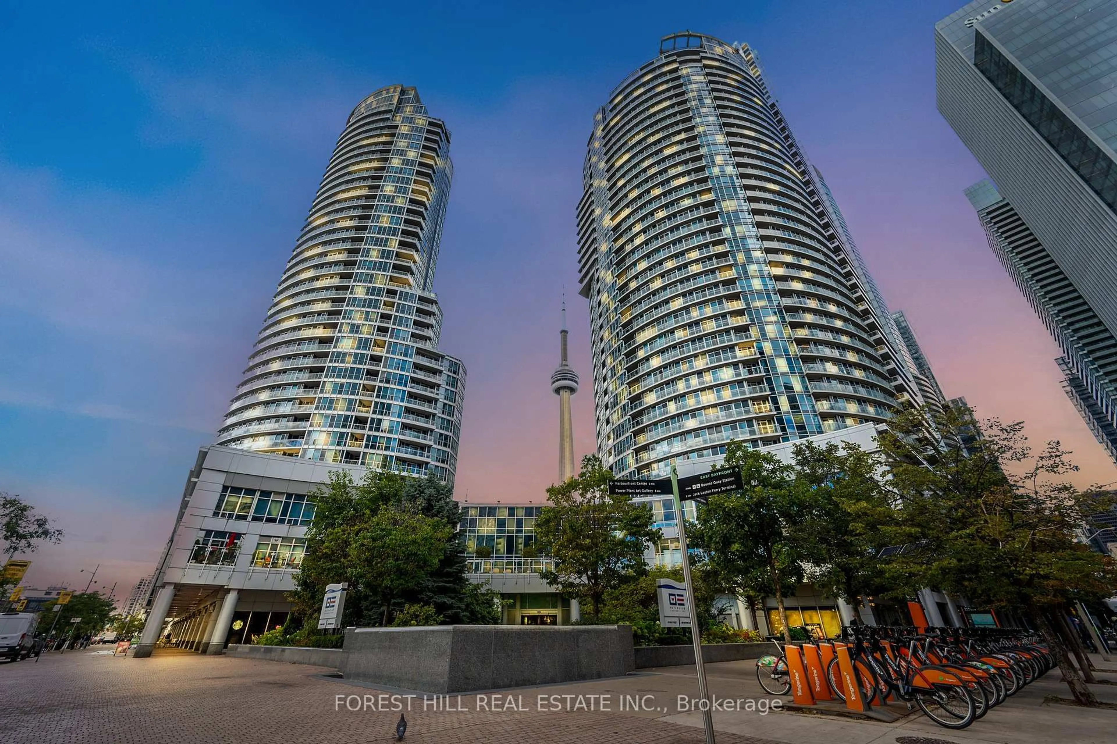 A pic from outside/outdoor area/front of a property/back of a property/a pic from drone, city buildings view from balcony for 208 Queens Quay Blvd #3512, Toronto Ontario M5N 2Y5