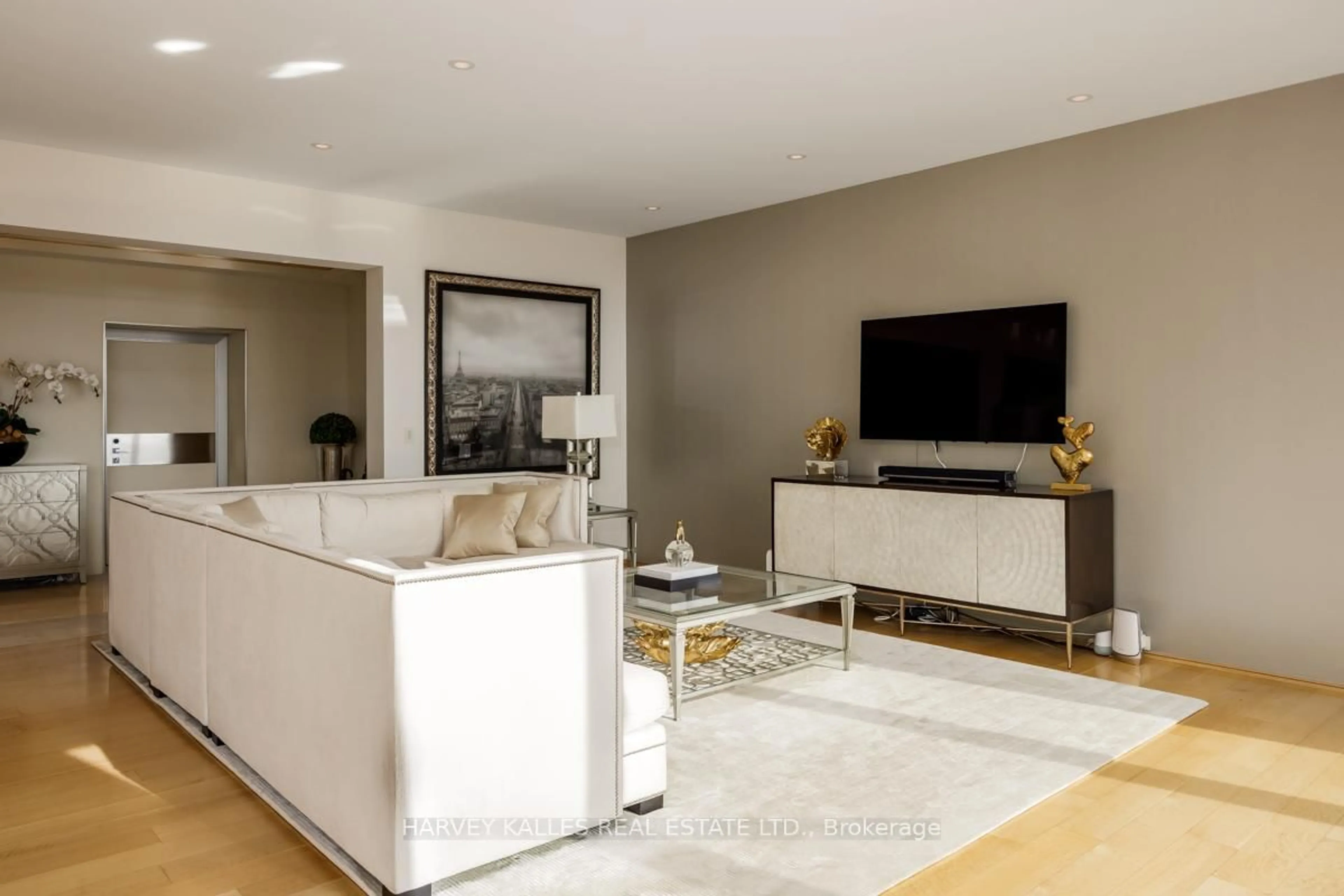 Living room with furniture, unknown for 50 Yorkville Ave #4403, Toronto Ontario M4W 0A3