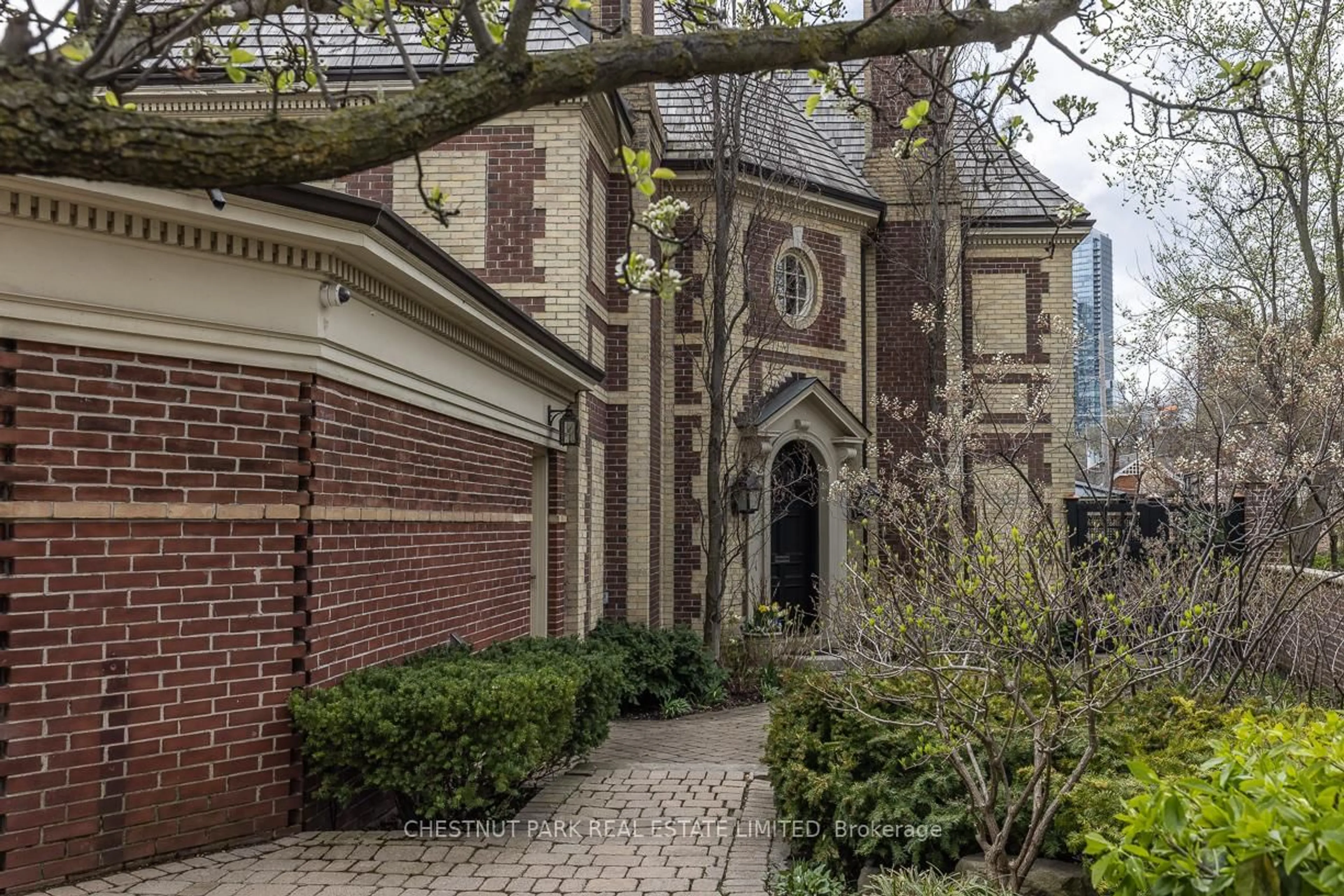 Home with brick exterior material, street for 45 South Dr, Toronto Ontario M4W 1R3