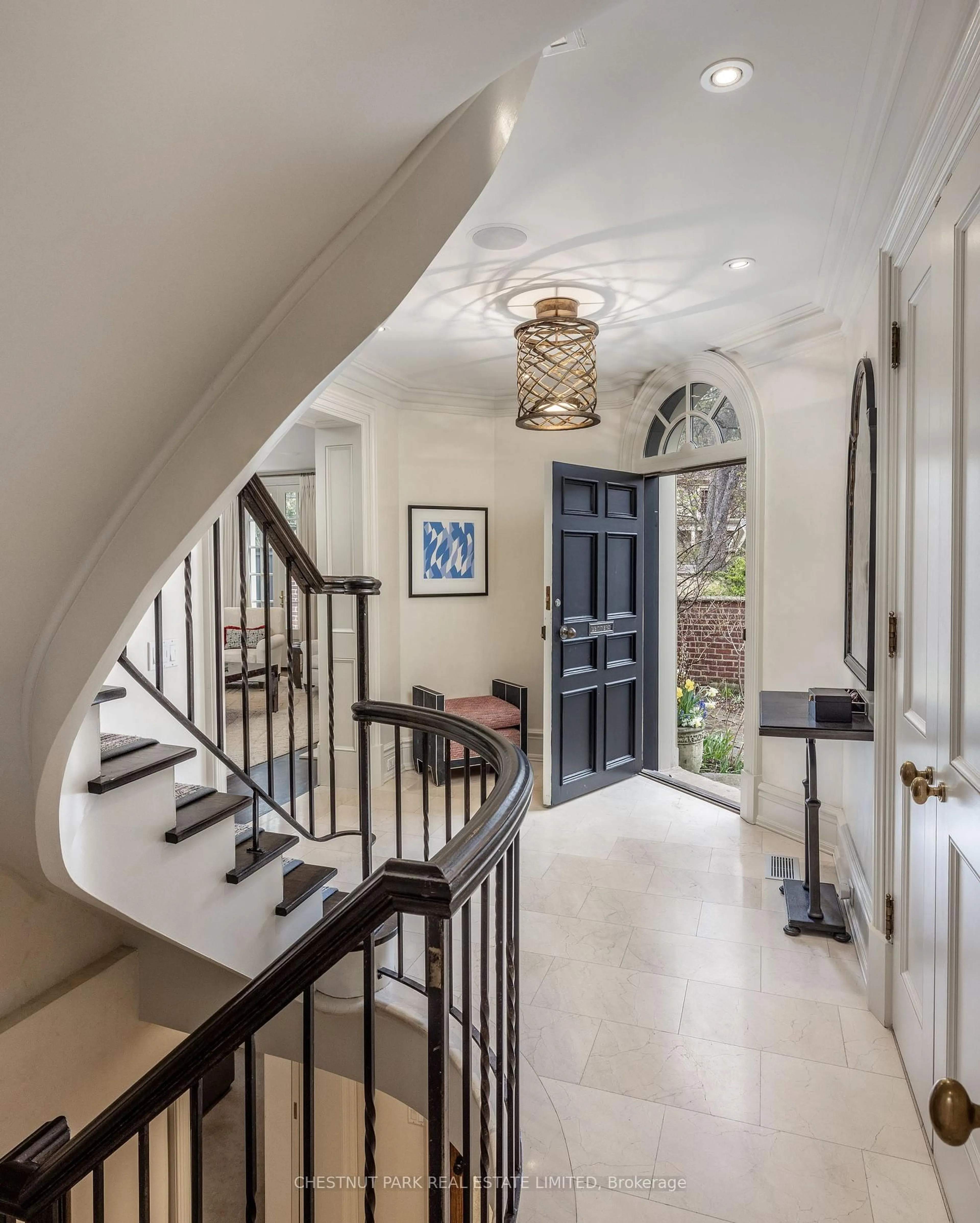 Indoor entryway for 45 South Dr, Toronto Ontario M4W 1R3