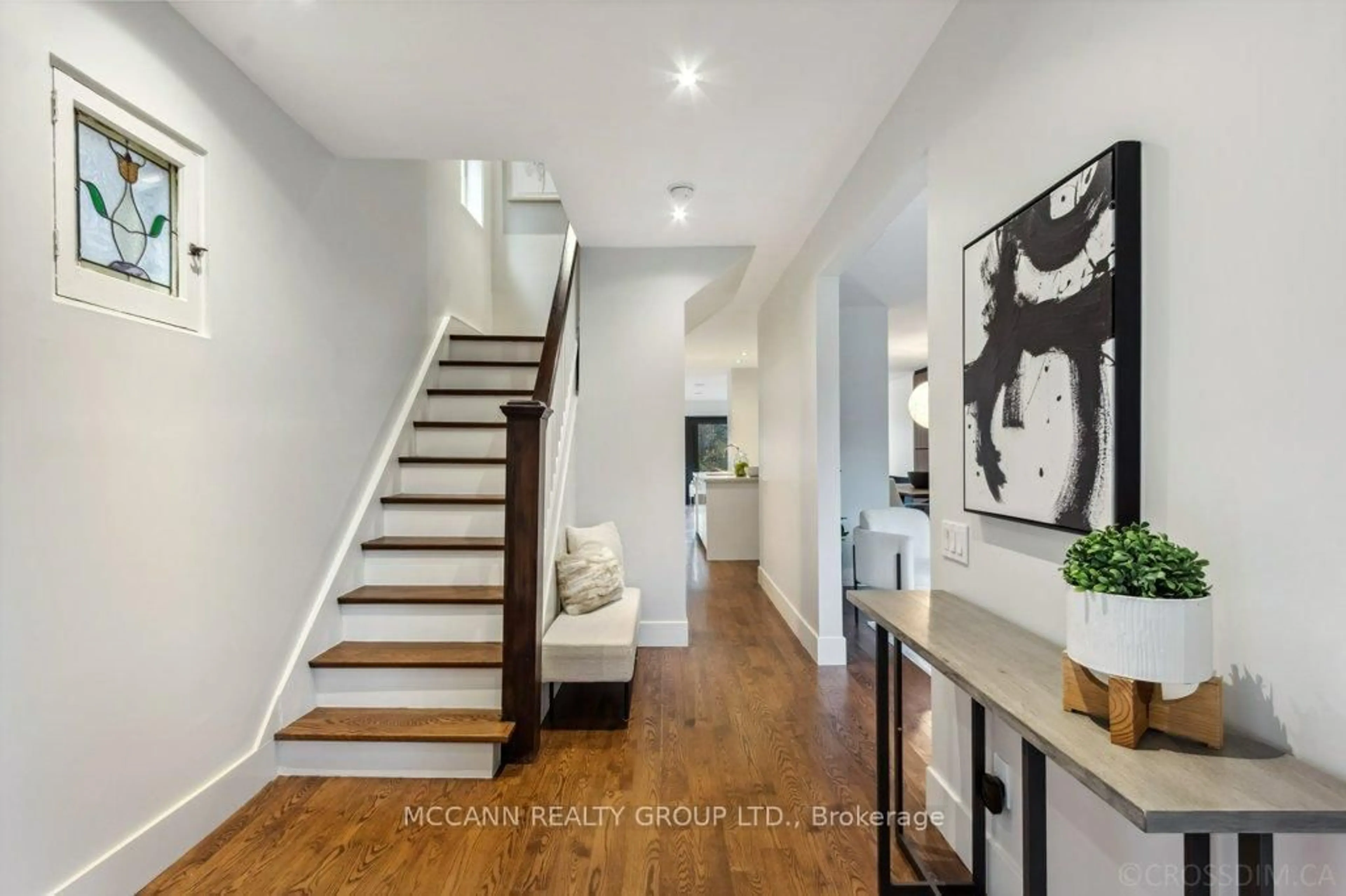 Indoor entryway for 88 Brookdale Ave, Toronto Ontario M5M 1P3