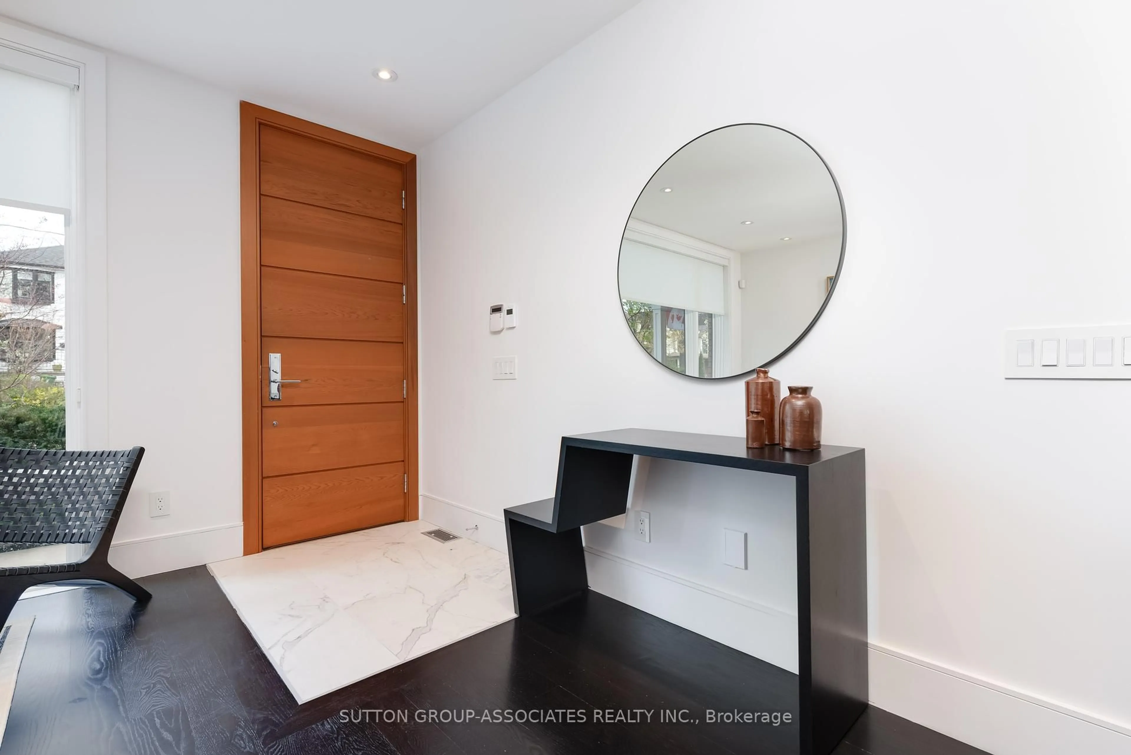 Indoor entryway for 81 Helena Ave, Toronto Ontario M6G 2H3