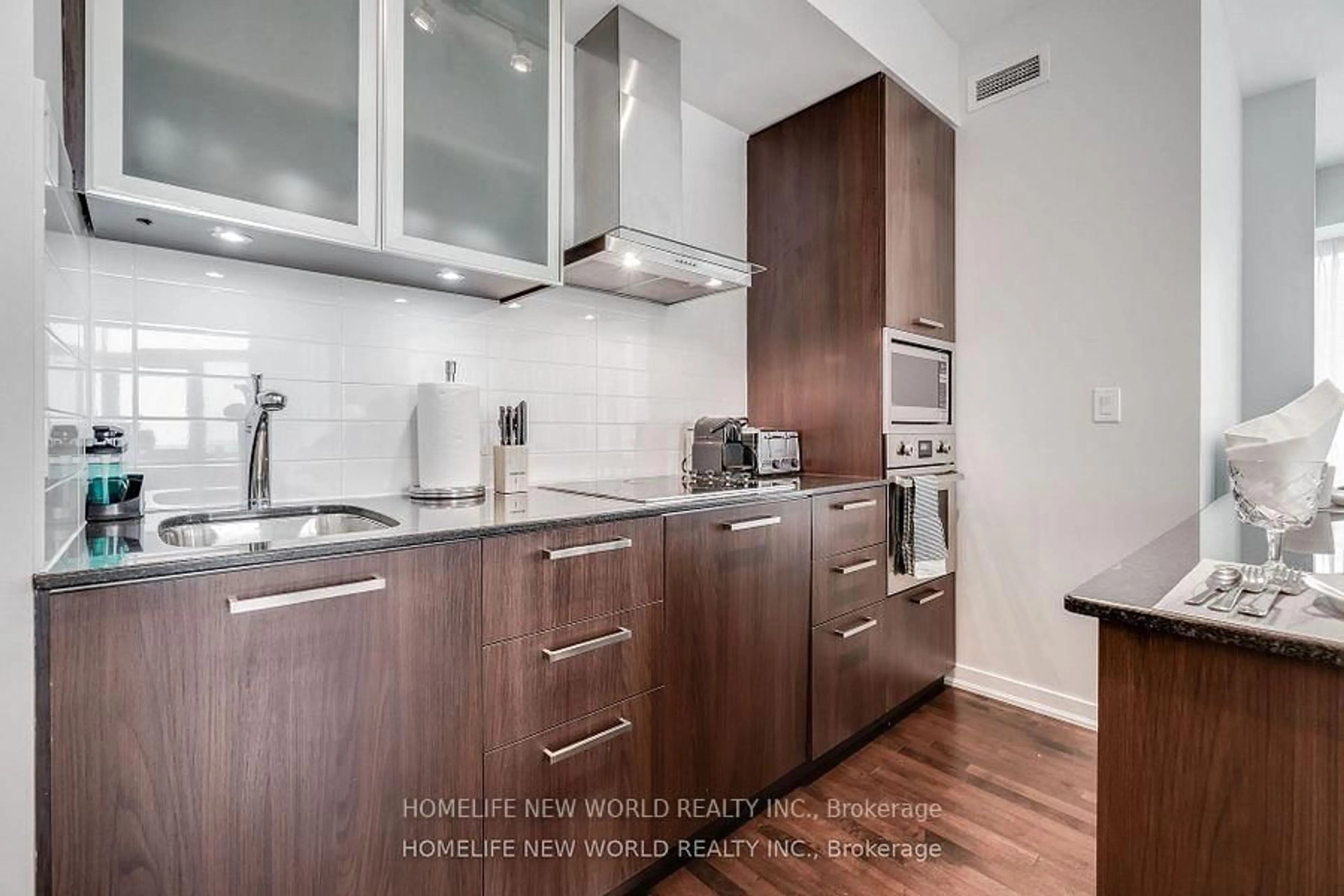 Standard kitchen, wood/laminate floor for 12 York St #3402, Toronto Ontario M5J 0A9