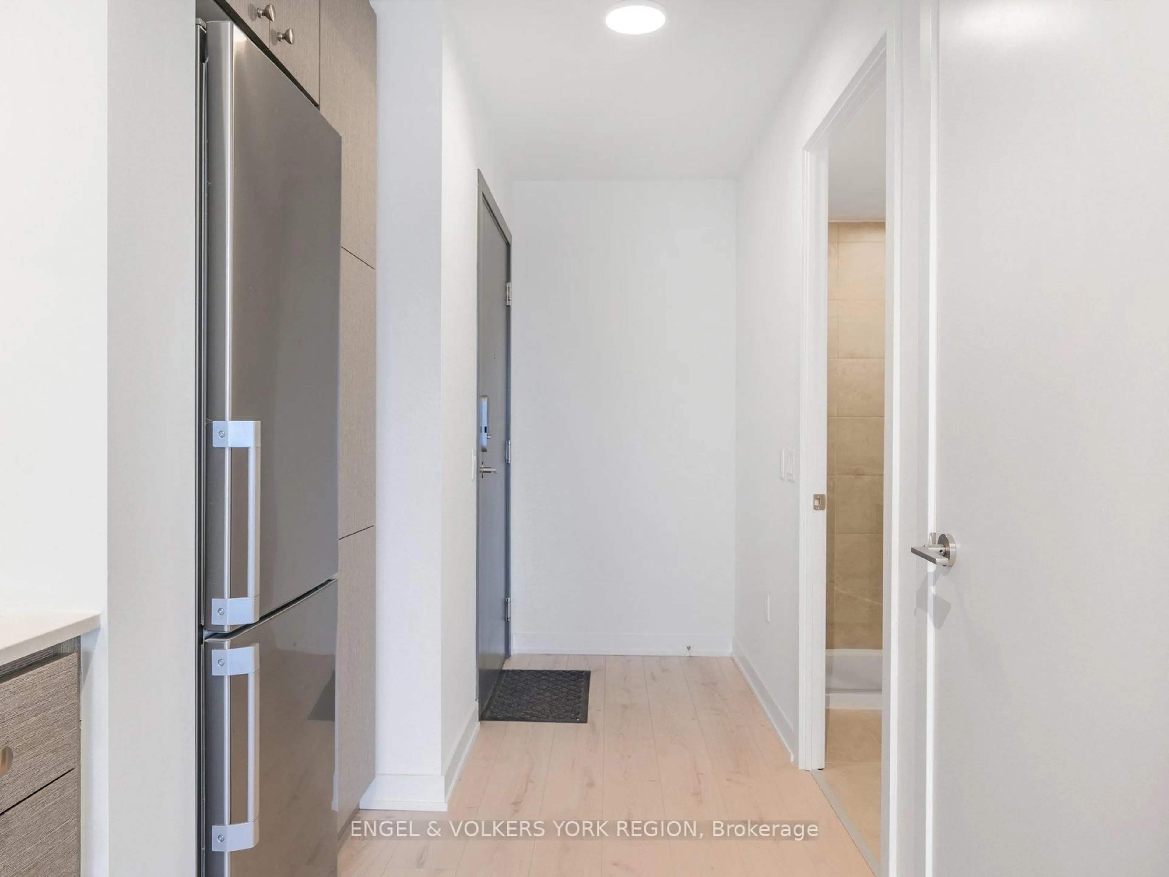 Indoor foyer for 9 Tecumseth St #1114, Toronto Ontario M5V 0S5