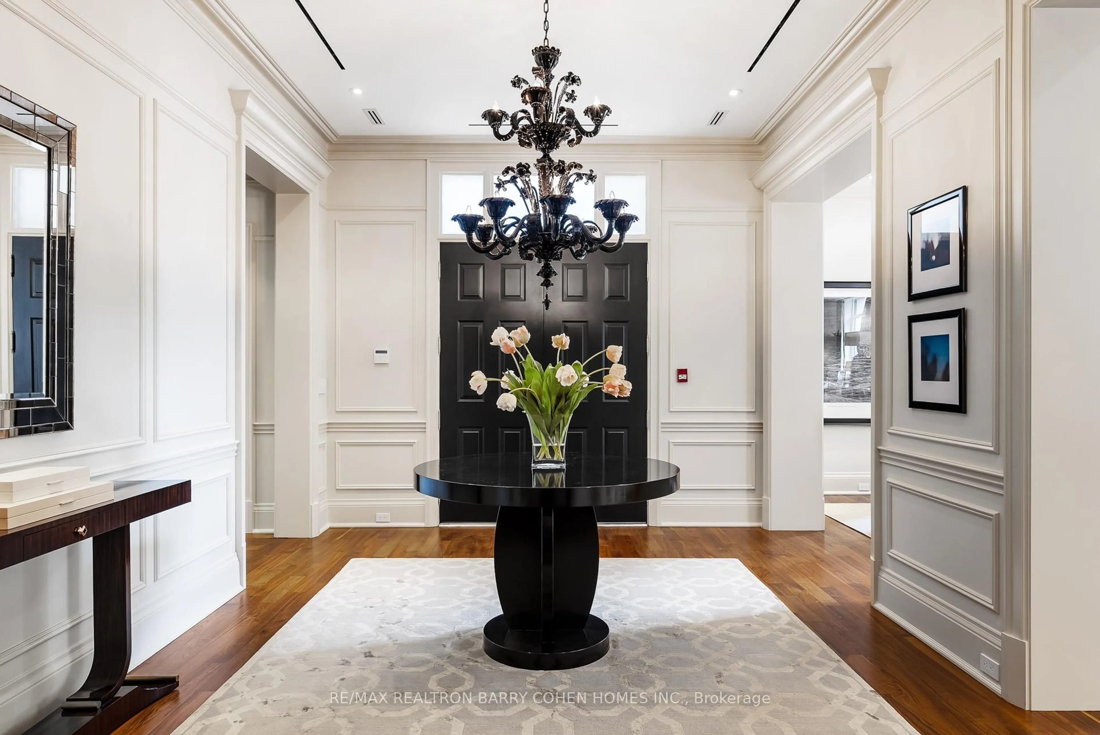 Indoor foyer for 1 St Thomas St #1A, Toronto Ontario M5S 3M5