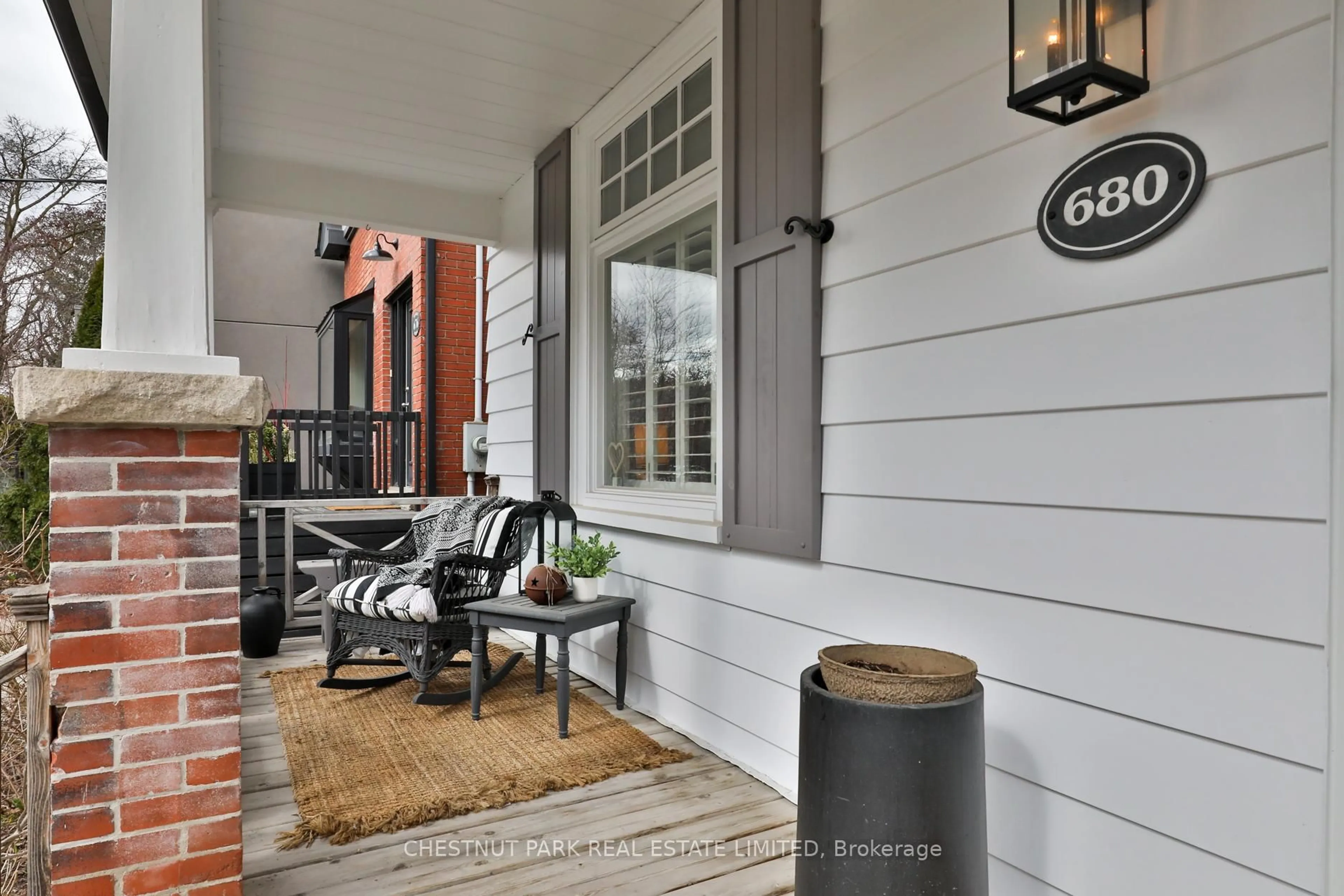 Indoor entryway for 680 Merton St, Toronto Ontario M4S 1B8