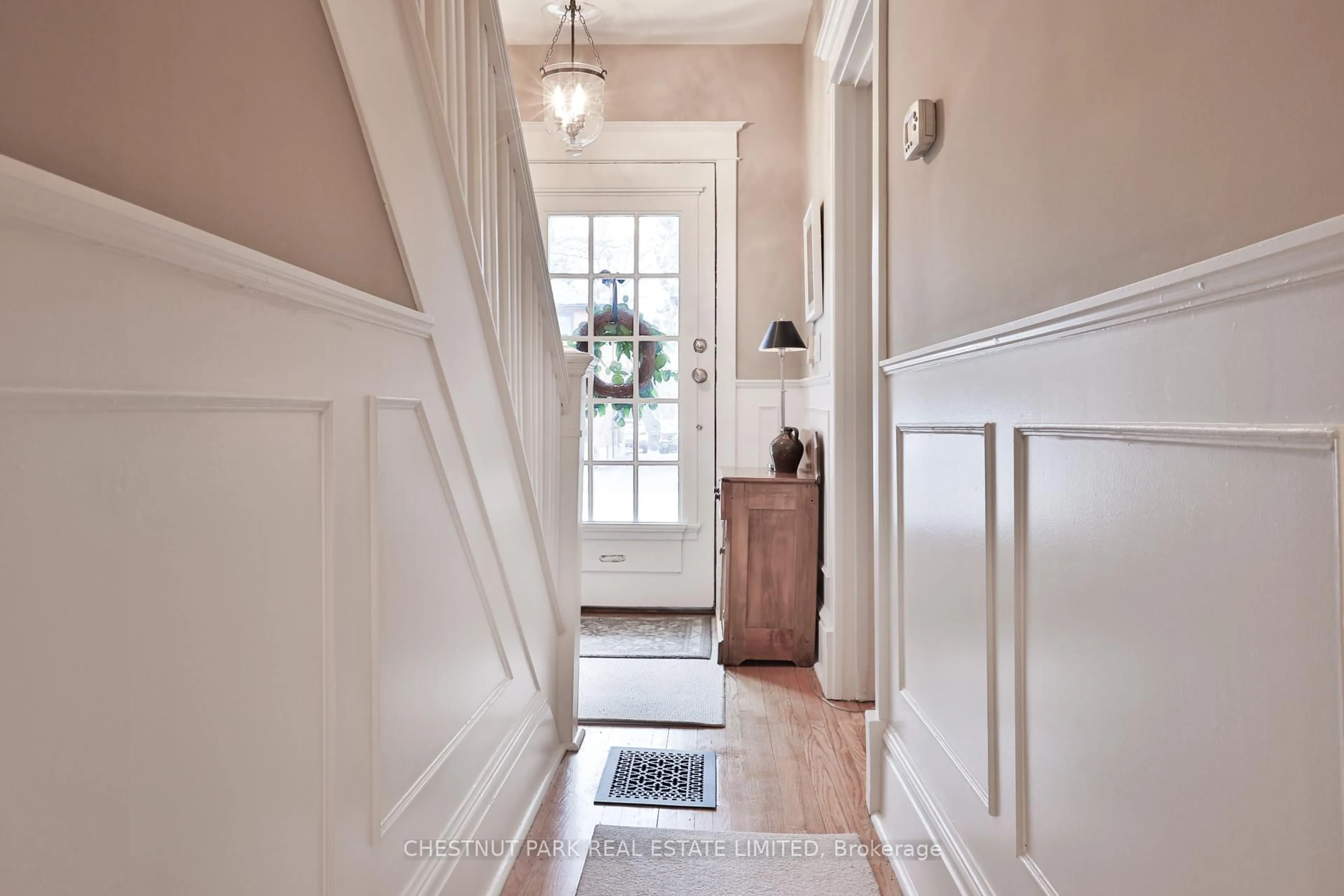 Indoor entryway for 680 Merton St, Toronto Ontario M4S 1B8