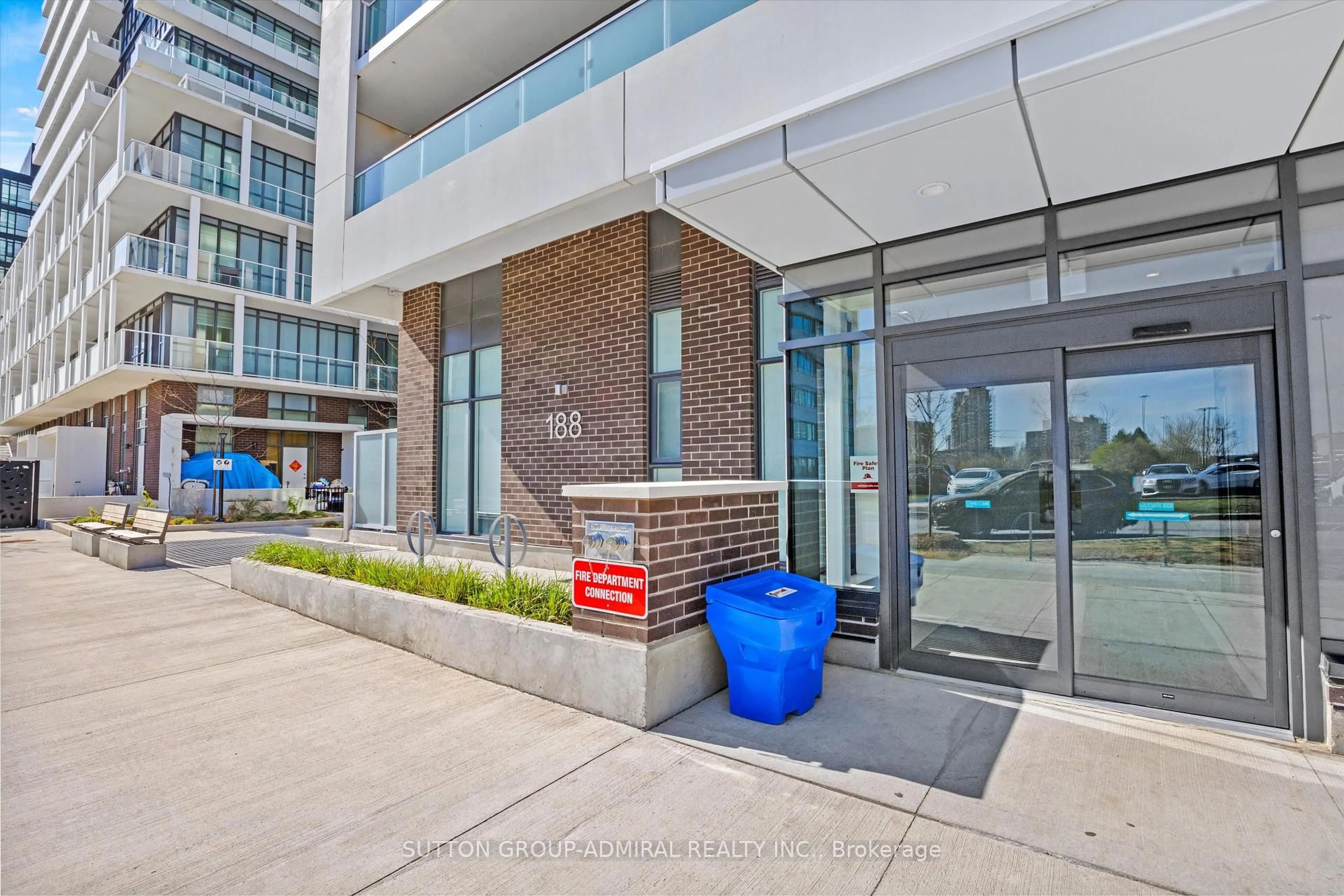 Indoor foyer for 188 Fairview Mall Dr #915, Toronto Ontario M2J 0H7