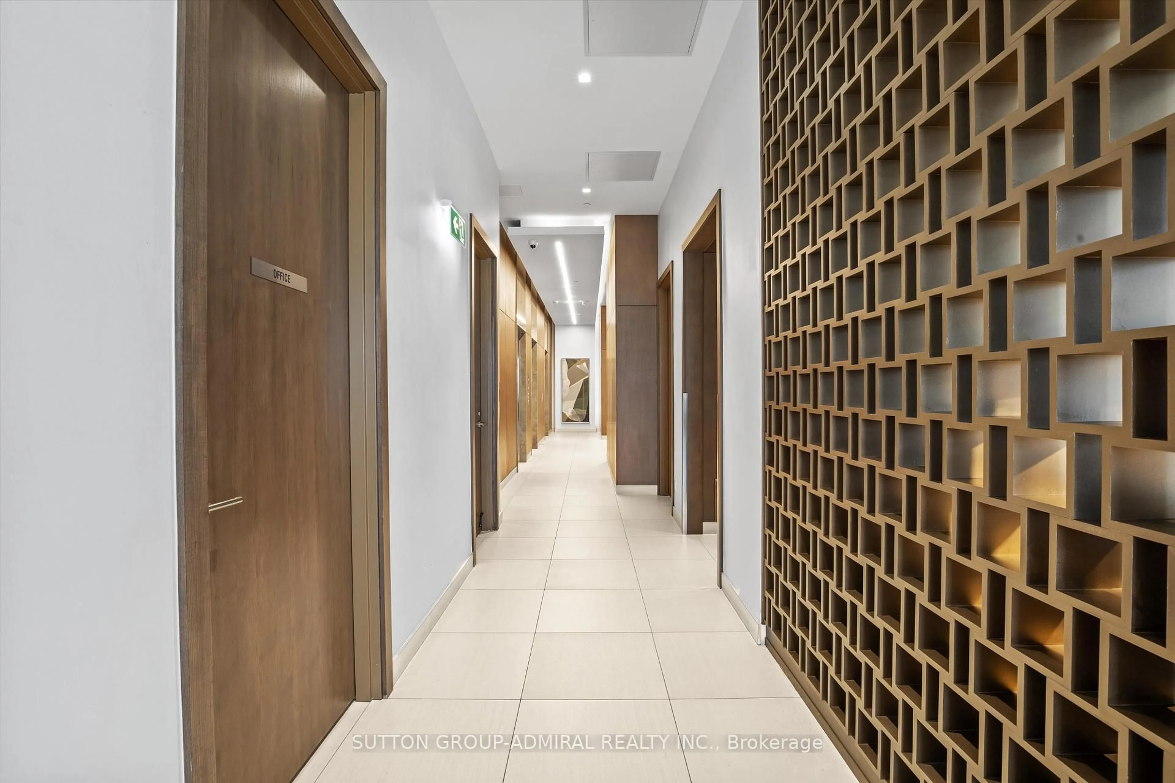 Indoor foyer for 188 Fairview Mall Dr #915, Toronto Ontario M2J 0H7