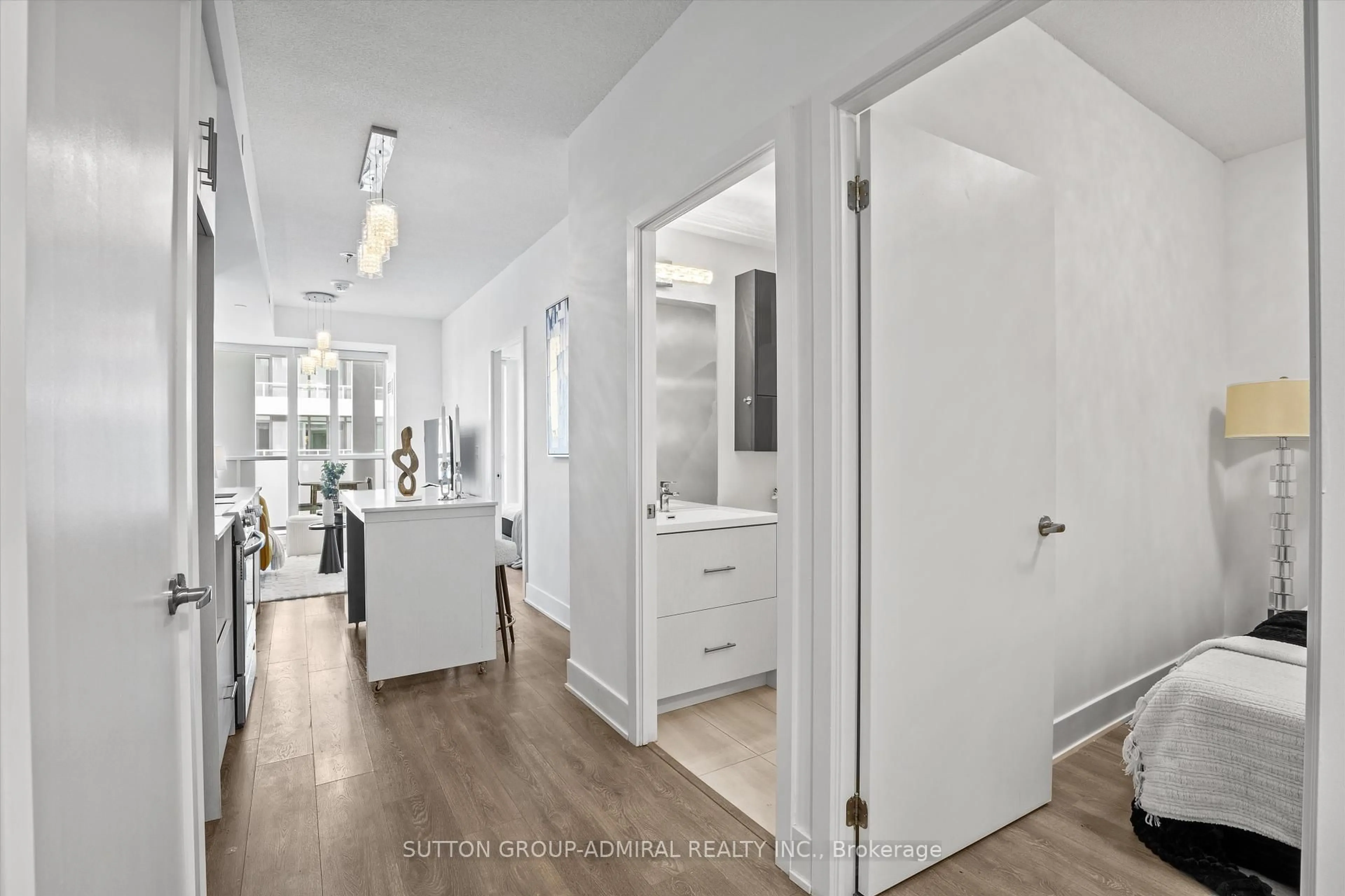 Indoor entryway for 188 Fairview Mall Dr #915, Toronto Ontario M2J 0H7