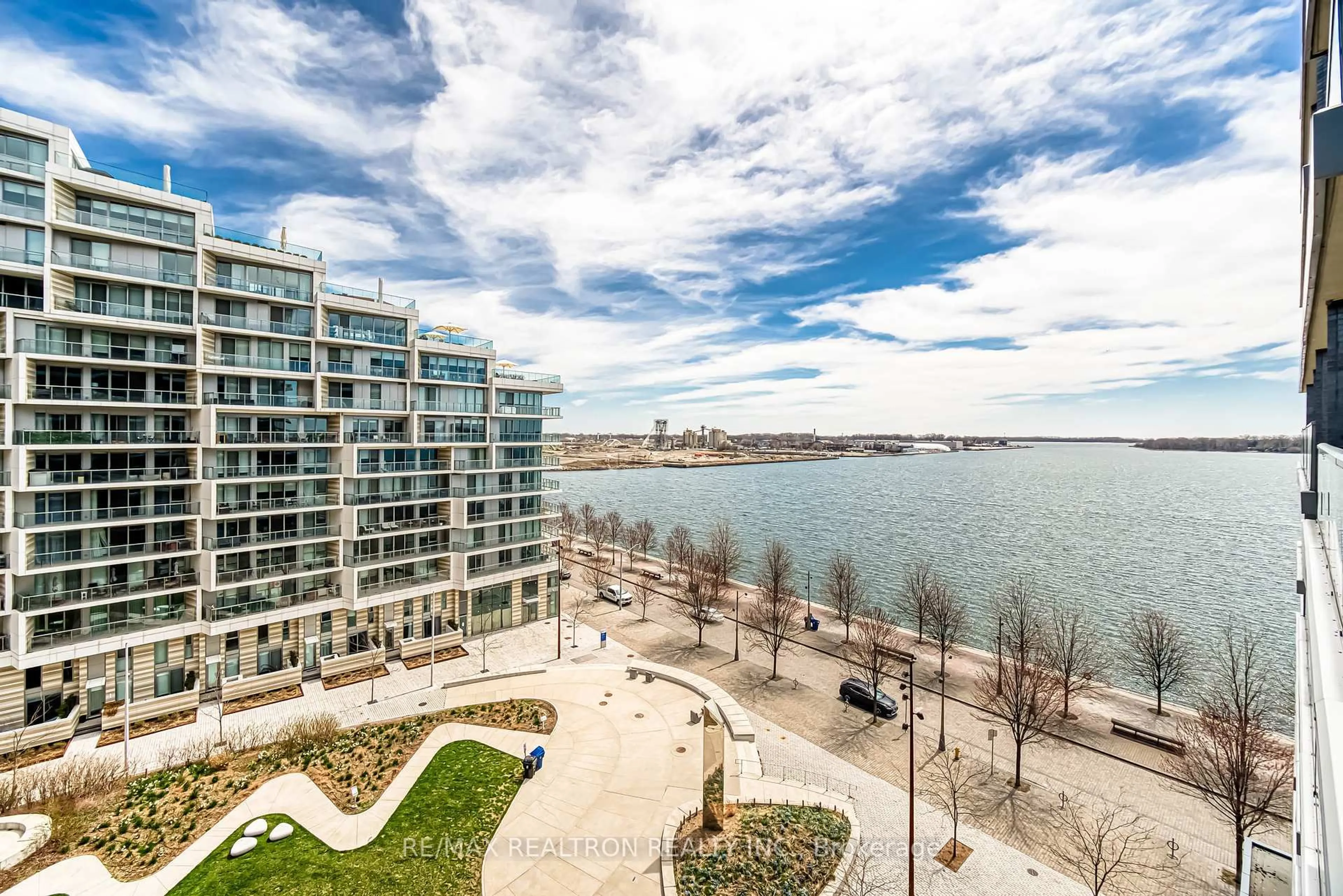Patio, water/lake/river/ocean view for 1 Edgewater Dr #719, Toronto Ontario M5A 0L1
