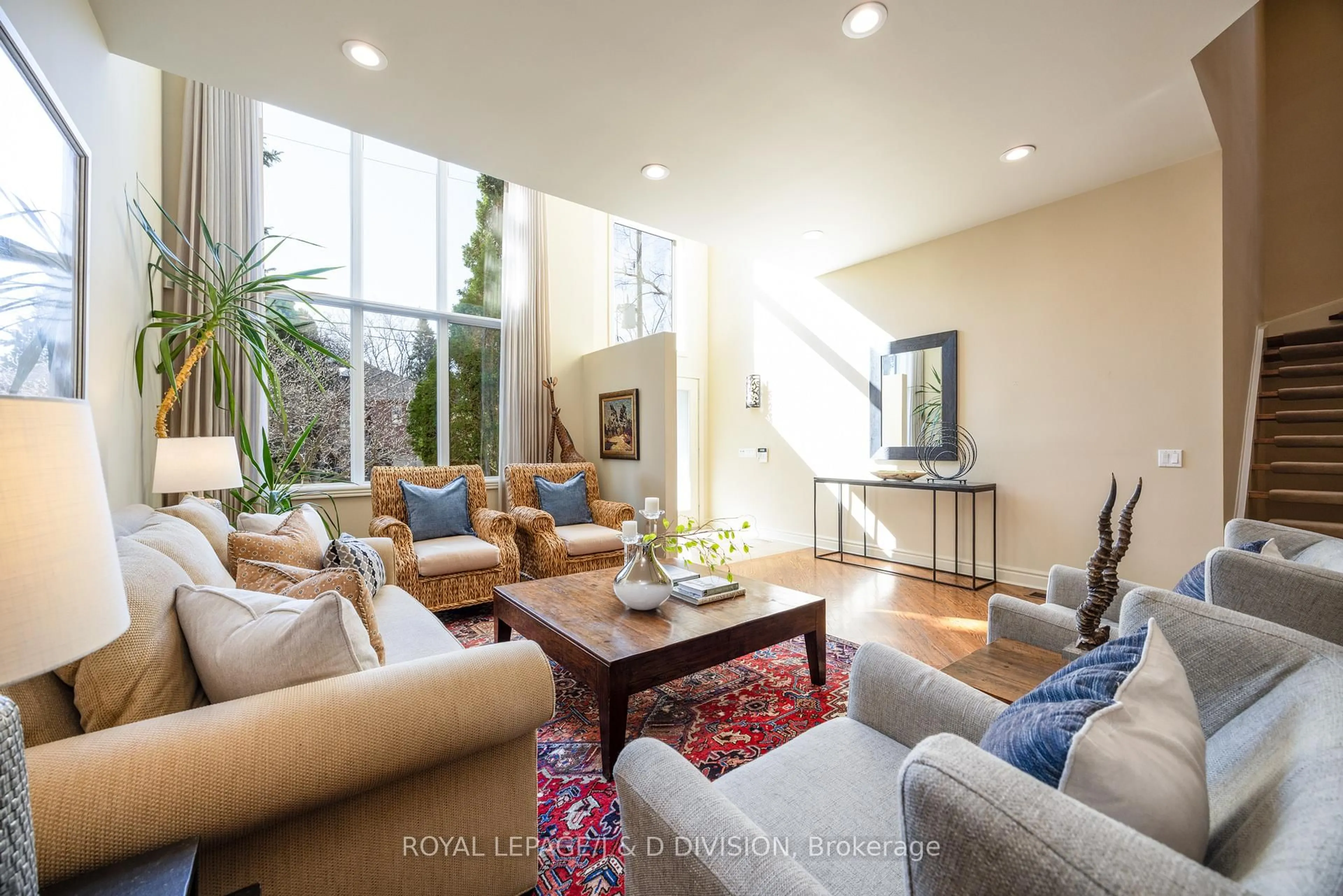 Living room with furniture, unknown for 42 Munro Blvd, Toronto Ontario M2P 1B9