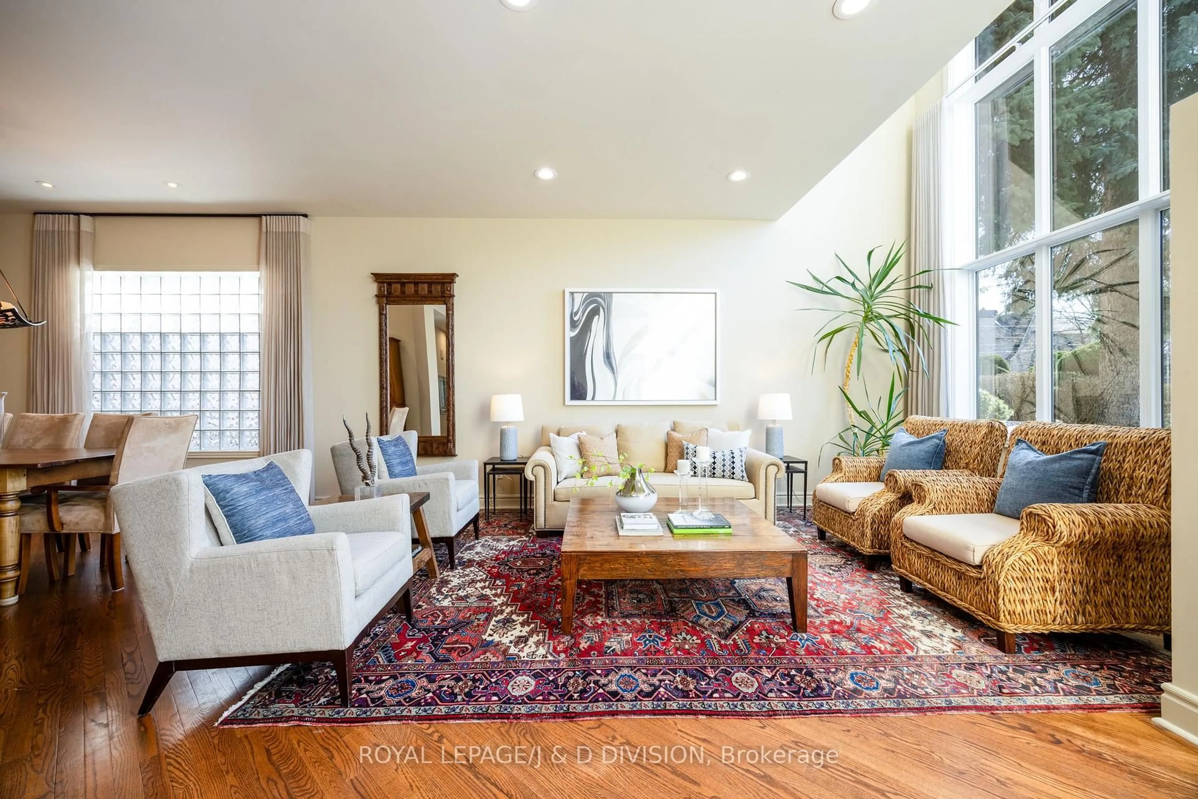 Living room with furniture, unknown for 42 Munro Blvd, Toronto Ontario M2P 1B9