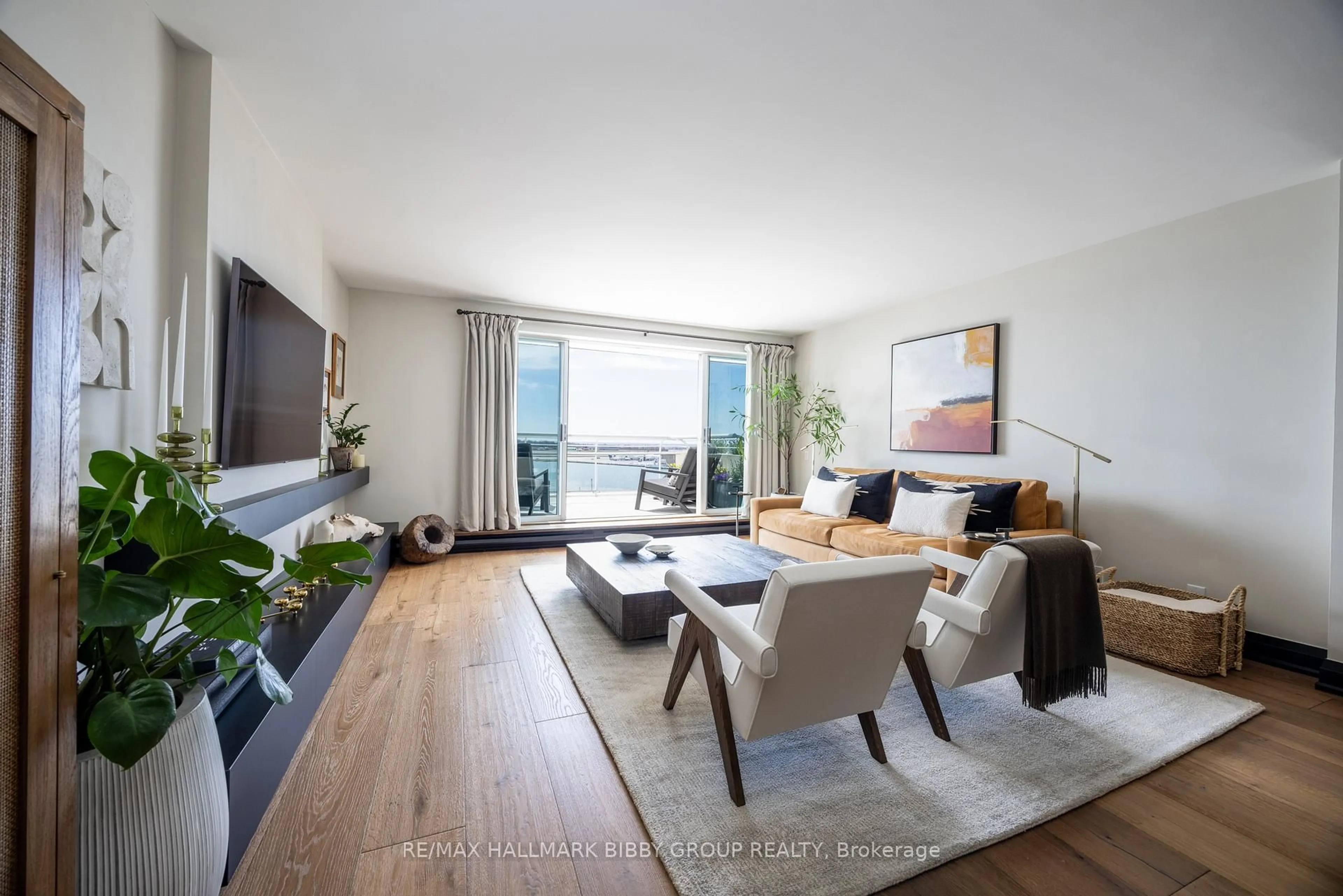 Living room with furniture, wood/laminate floor for 460 Queens Quay #903E, Toronto Ontario M5V 2Y4
