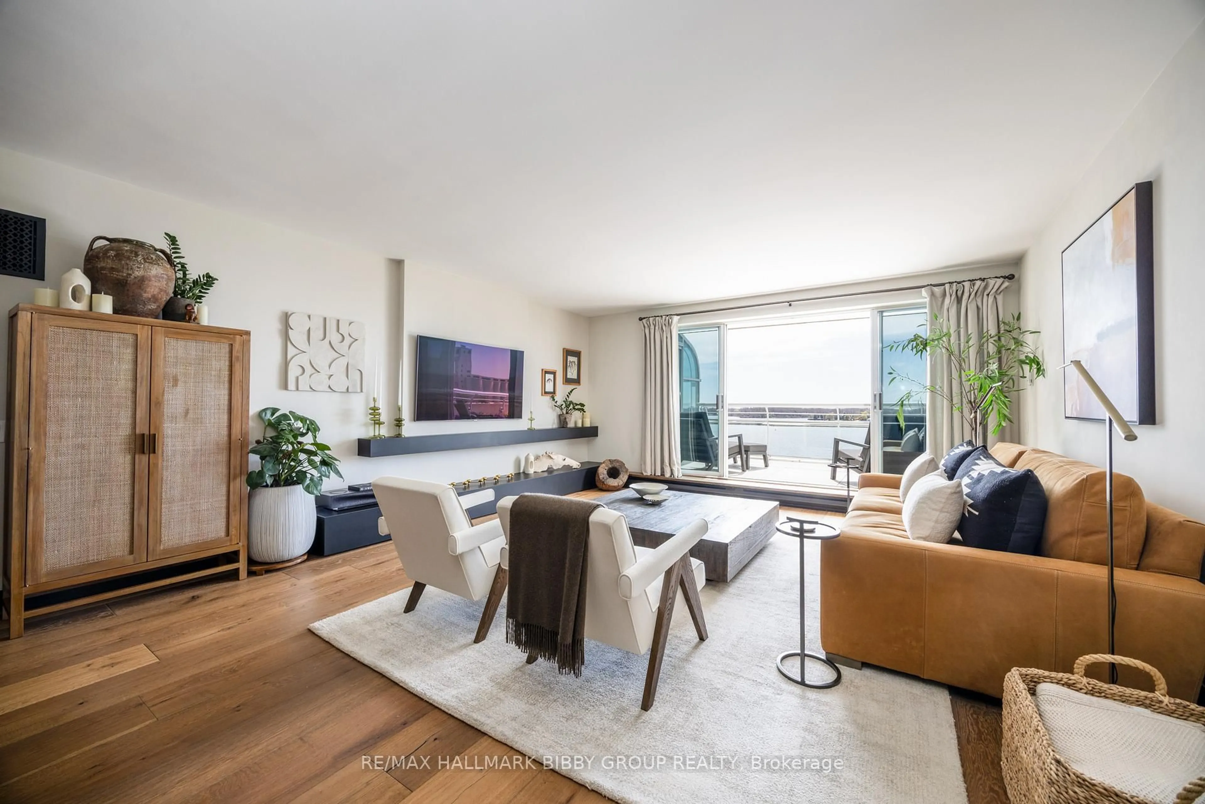 Living room with furniture, unknown for 460 Queens Quay #903E, Toronto Ontario M5V 2Y4