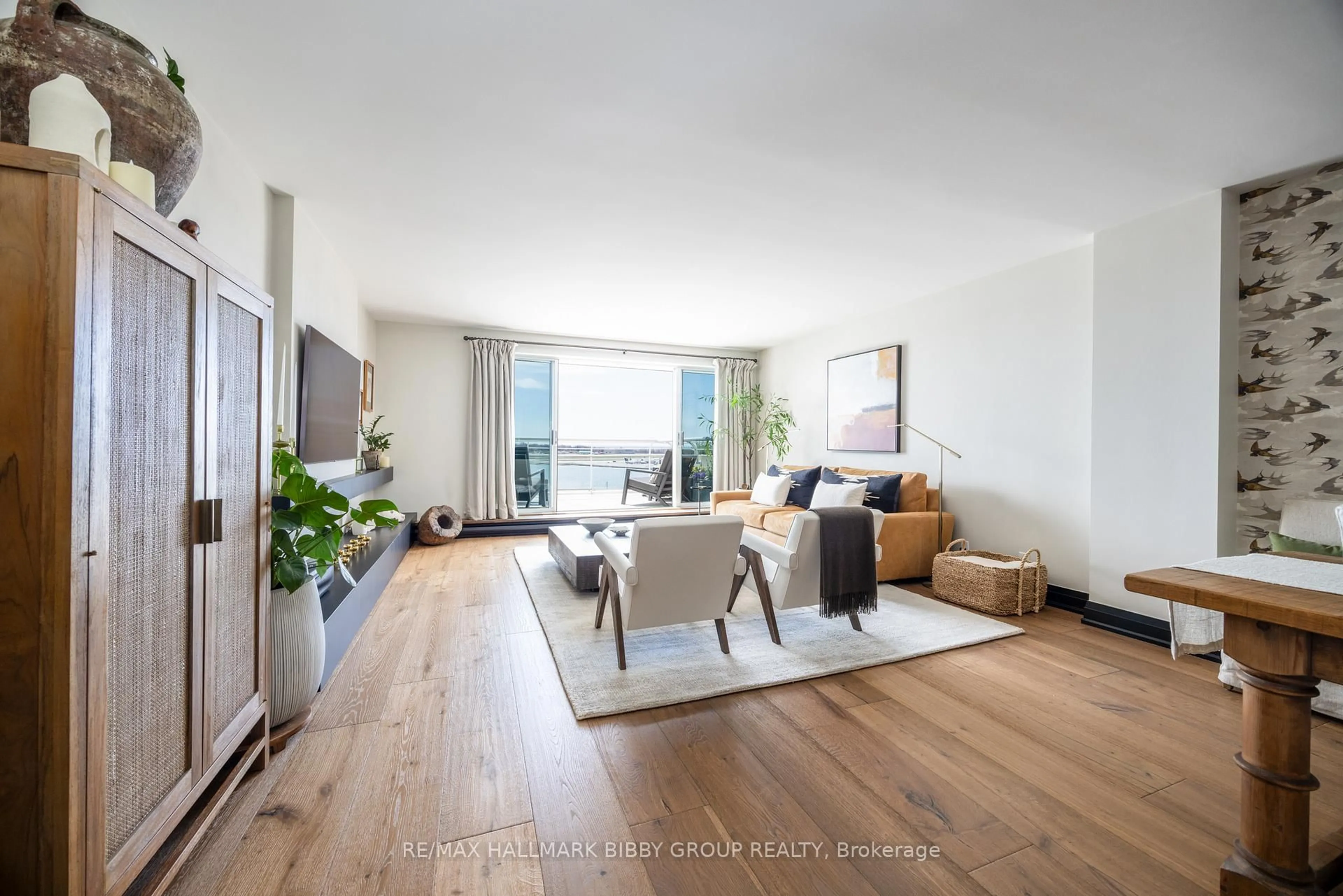 Living room with furniture, unknown for 460 Queens Quay #903E, Toronto Ontario M5V 2Y4