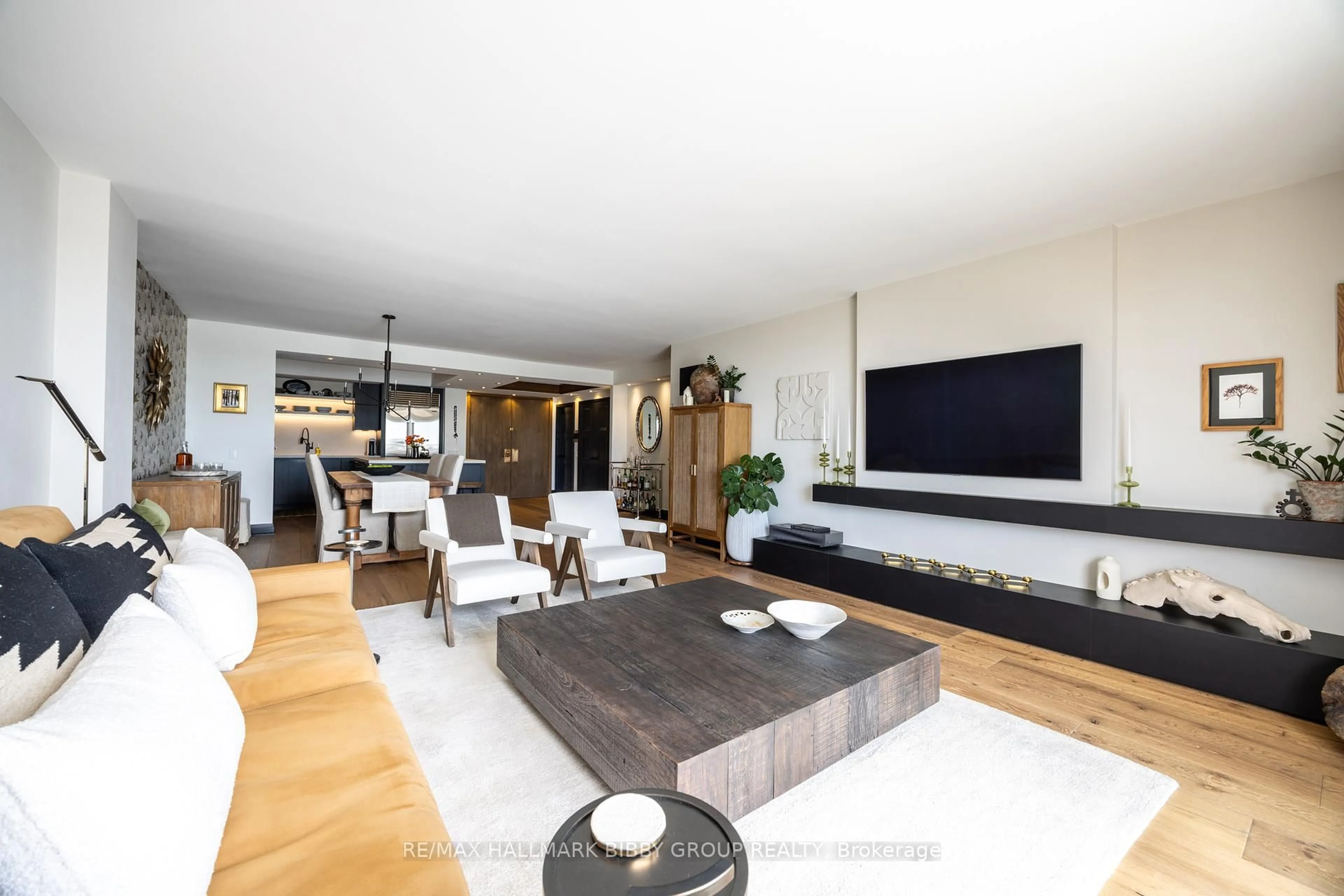 Living room with furniture, unknown for 460 Queens Quay #903E, Toronto Ontario M5V 2Y4