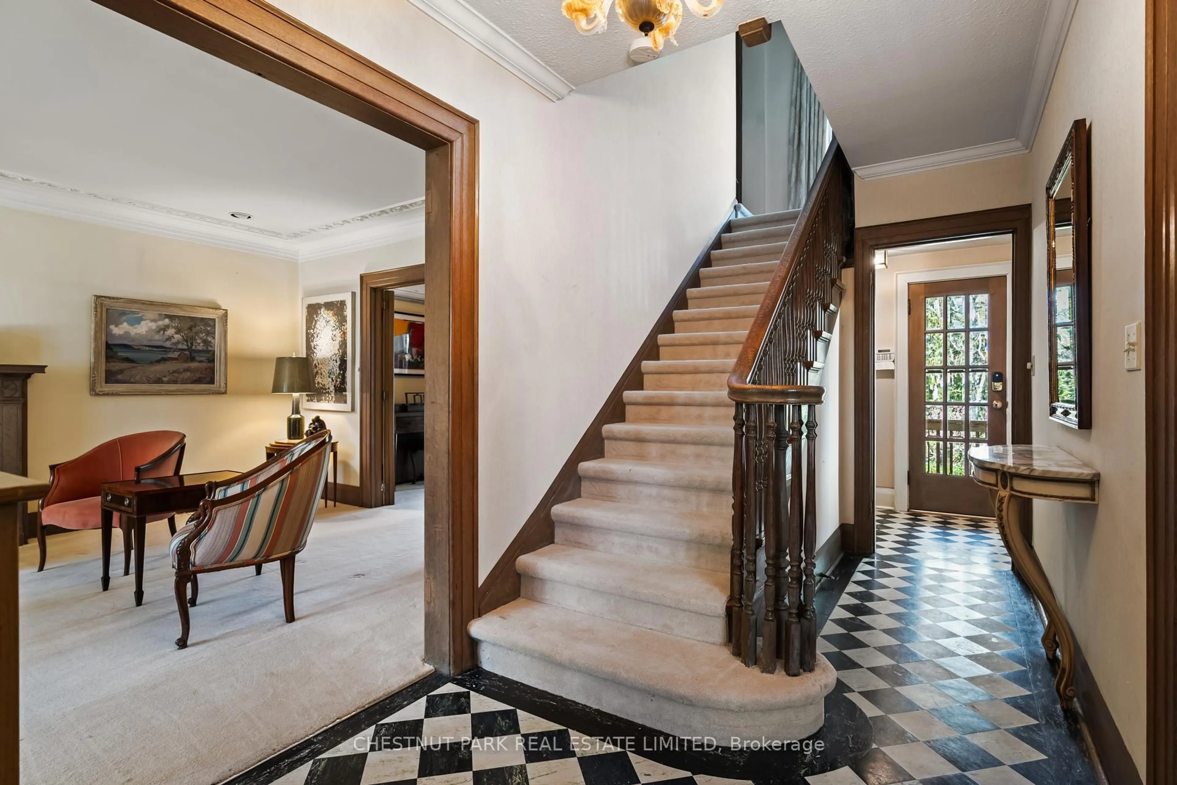 Indoor foyer for 60 Rosedale Heights Dr, Toronto Ontario M4T 1C5
