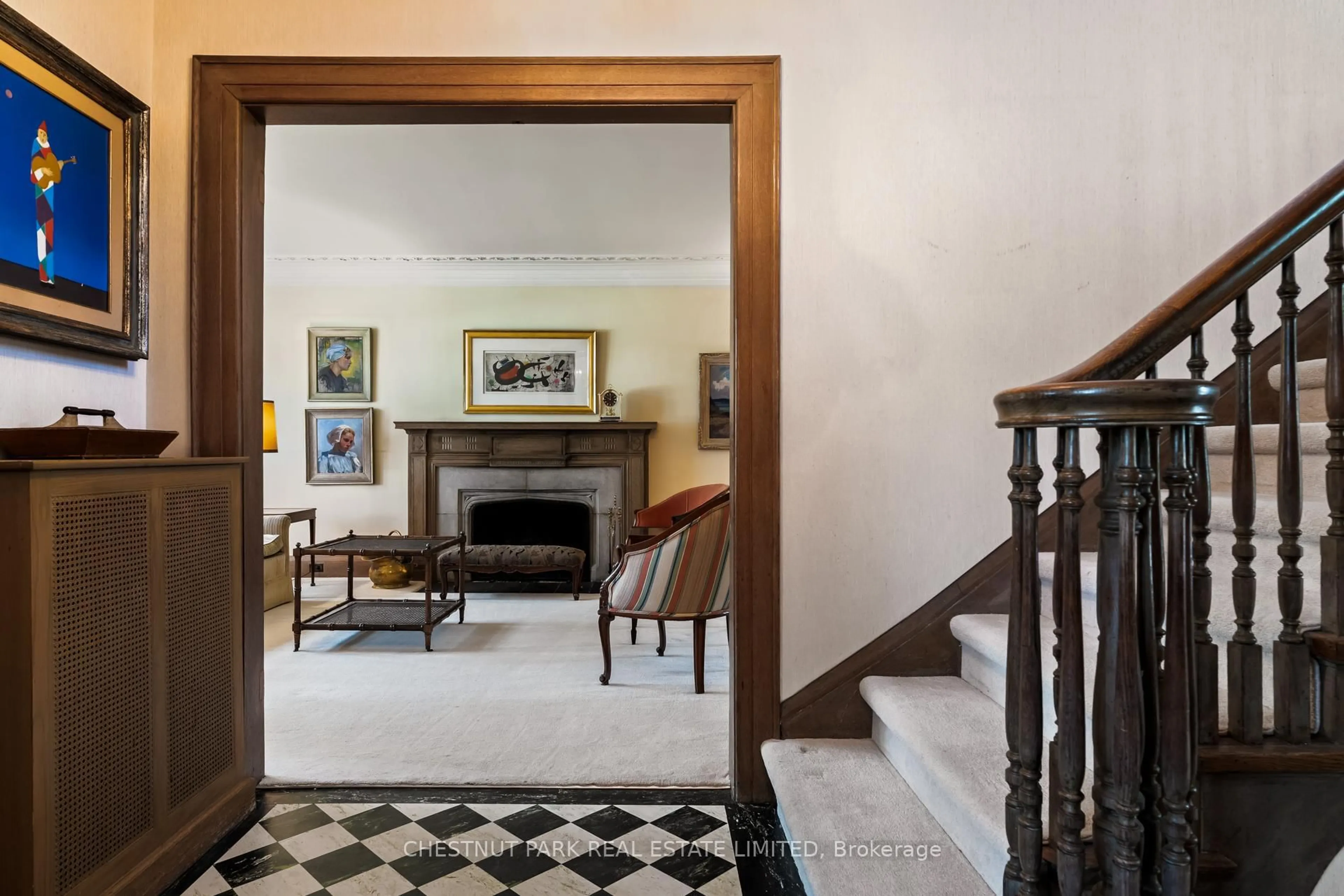 Indoor foyer for 60 Rosedale Heights Dr, Toronto Ontario M4T 1C5