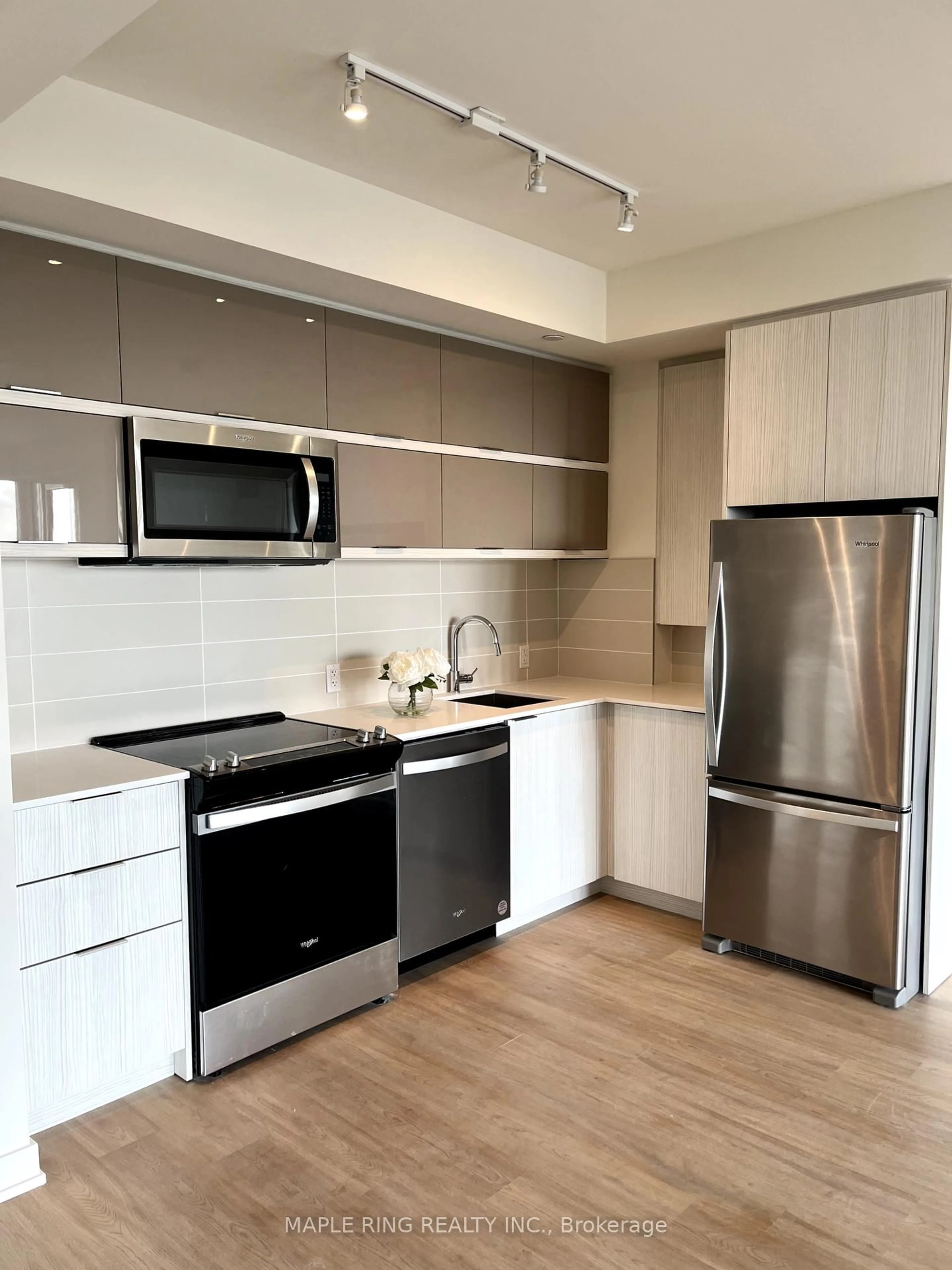 Standard kitchen, wood/laminate floor for 10 Deerlick Crt #602, Toronto Ontario M3A 0A7