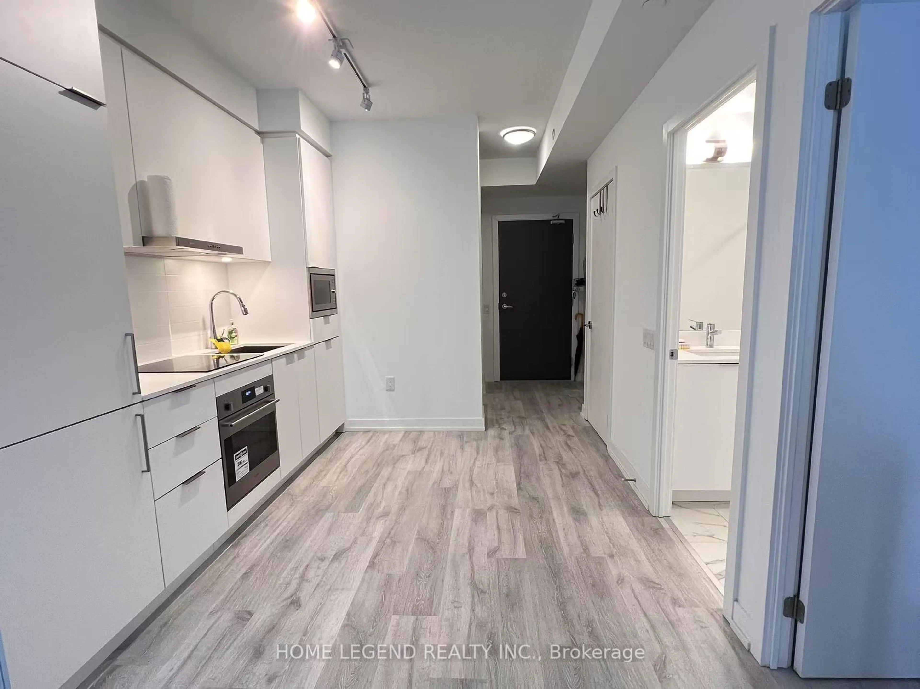 Open concept kitchen, unknown for 7 Golden Lion Hts #N535, Toronto Ontario M2M 0C1