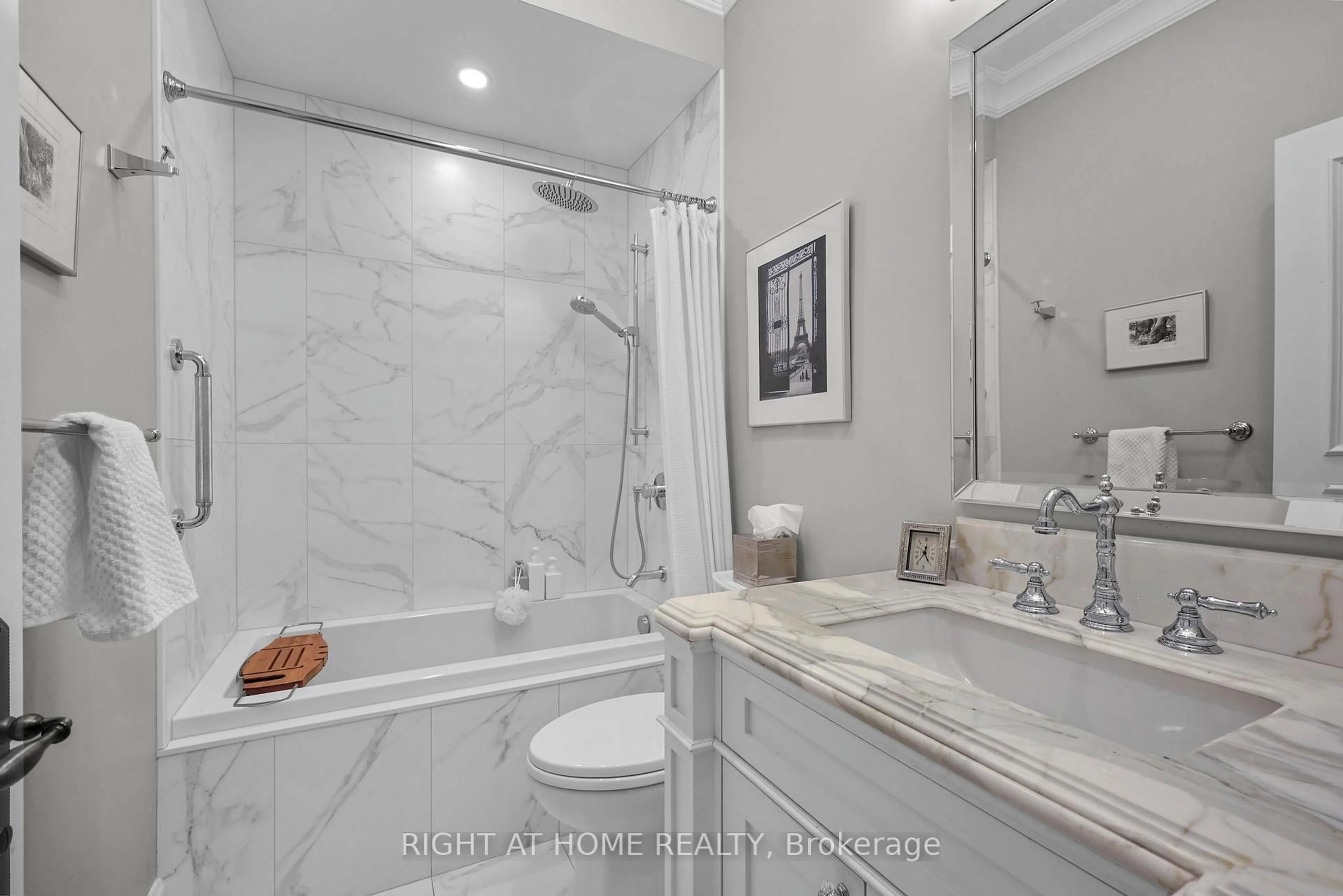 Contemporary bathroom, ceramic/tile floor for 636 Wellington St, Toronto Ontario M5V 1G4