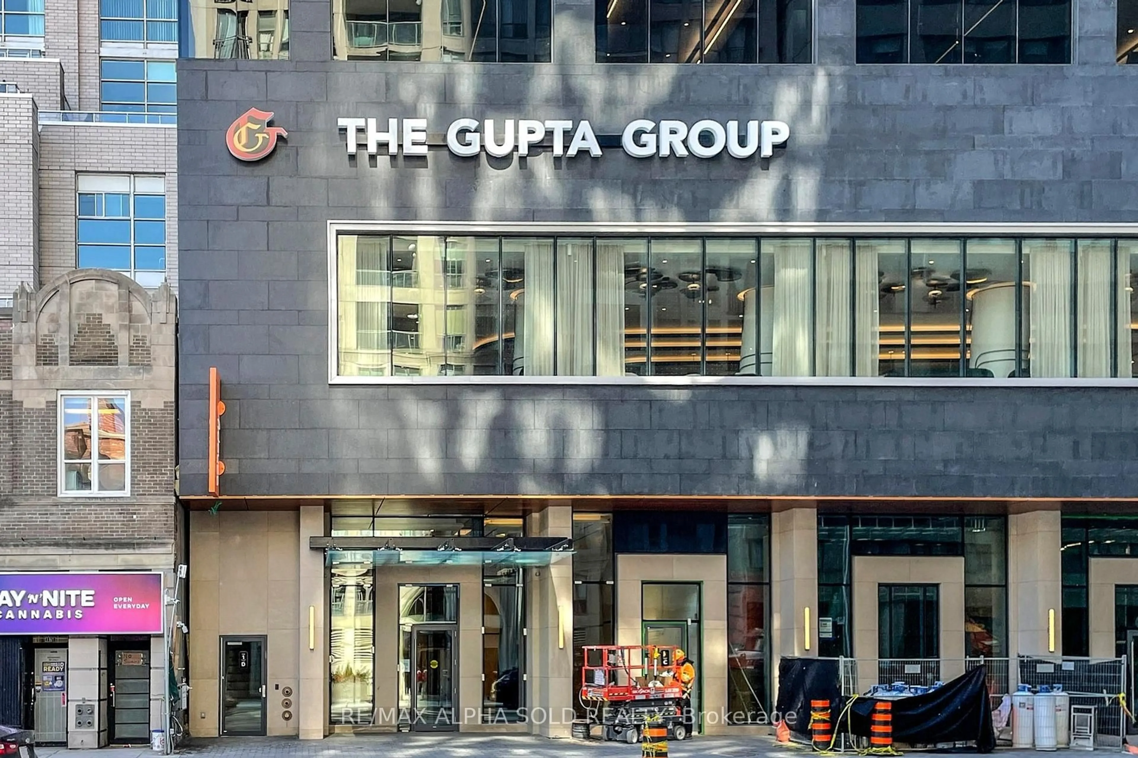 Lobby for 395 Bloor St #3201, Toronto Ontario M4W 0B4