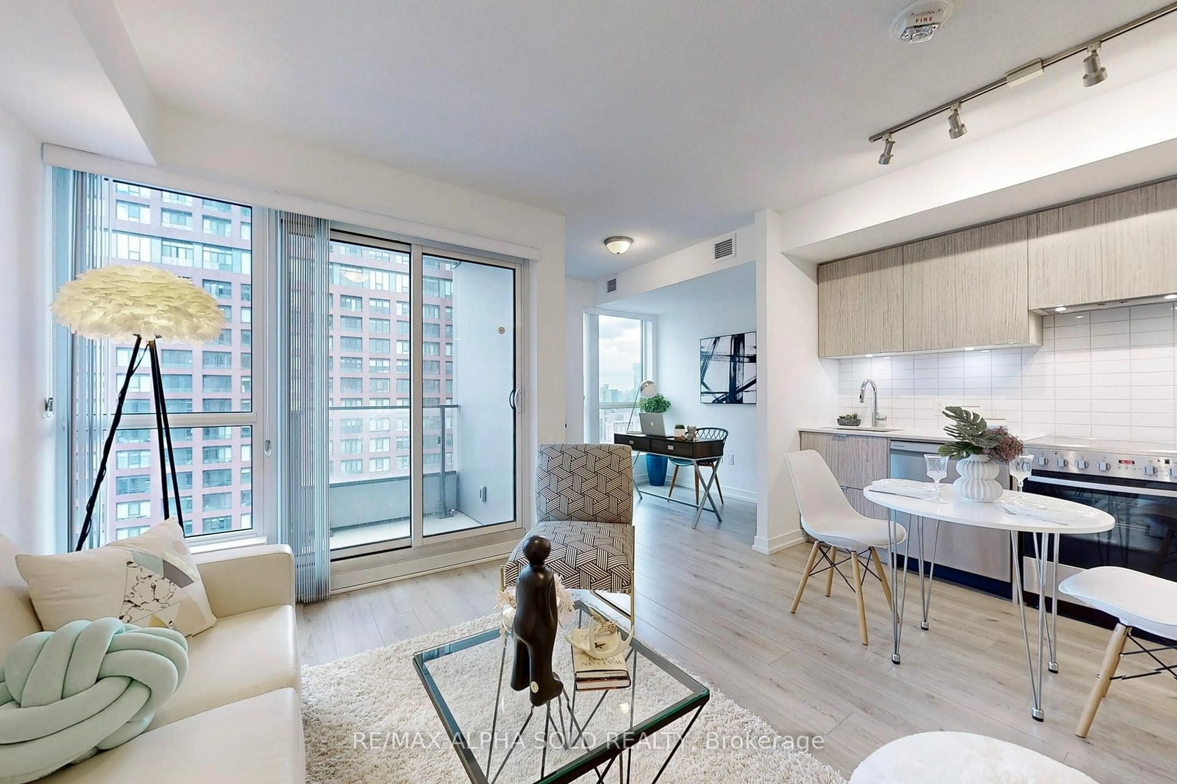 Living room with furniture, unknown for 395 Bloor St #3201, Toronto Ontario M4W 0B4