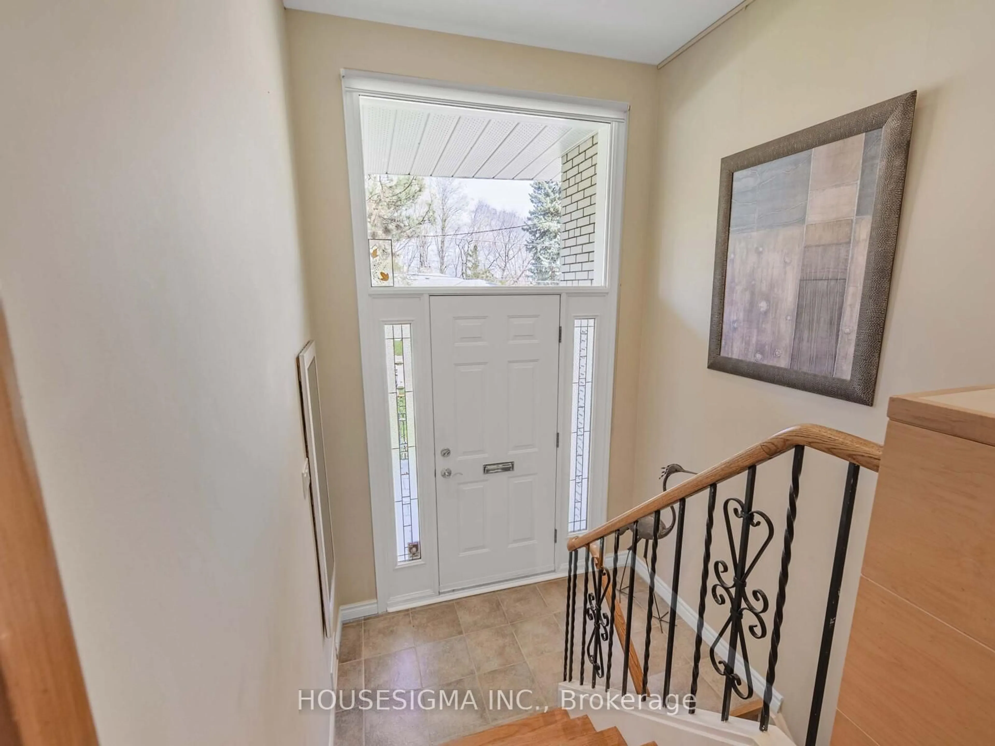 Indoor entryway for 24 Viamede Cres, Toronto Ontario M2K 2A8