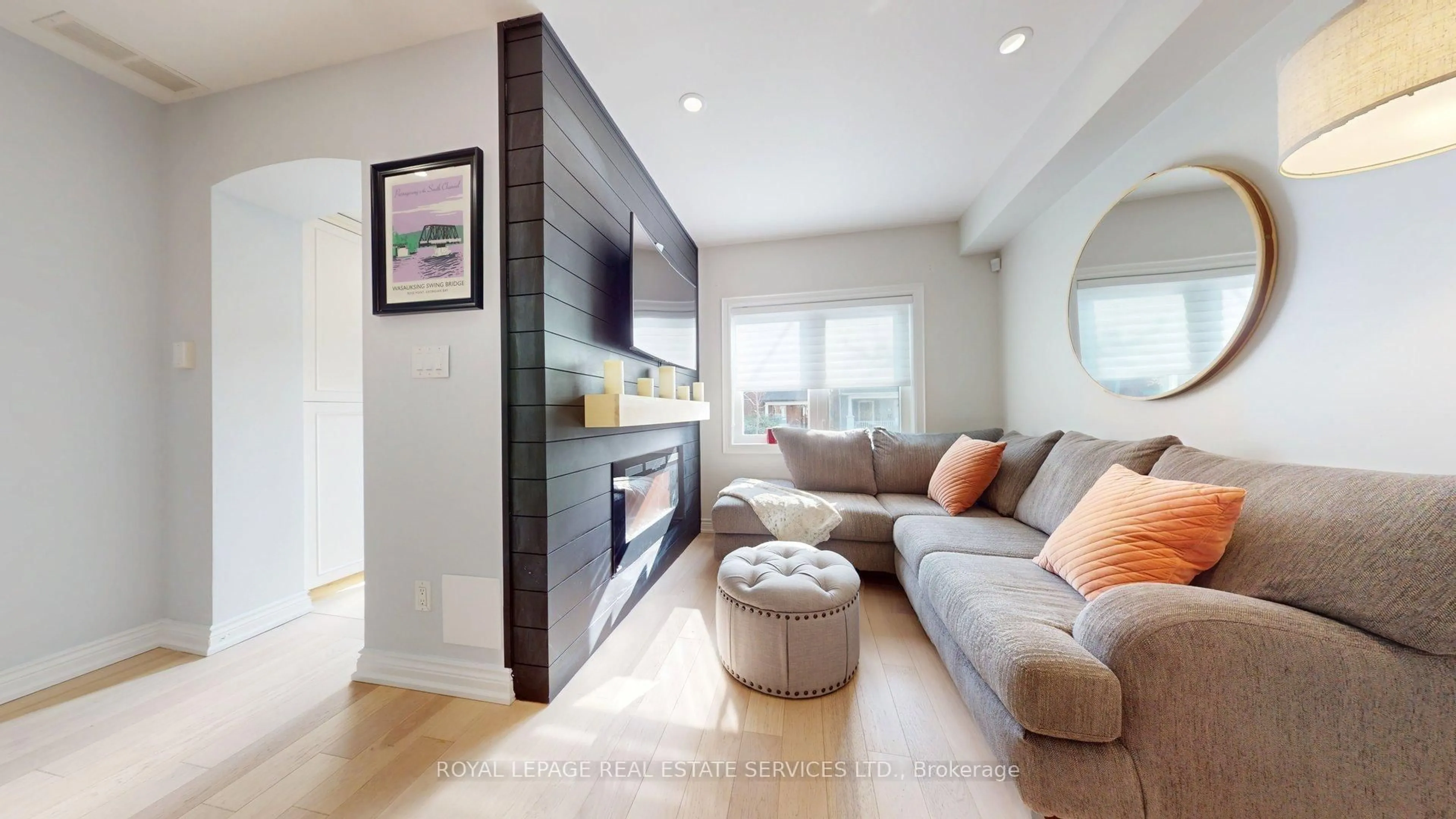 Living room with furniture, unknown for 168 Ronan Ave, Toronto Ontario M4N 2Y6