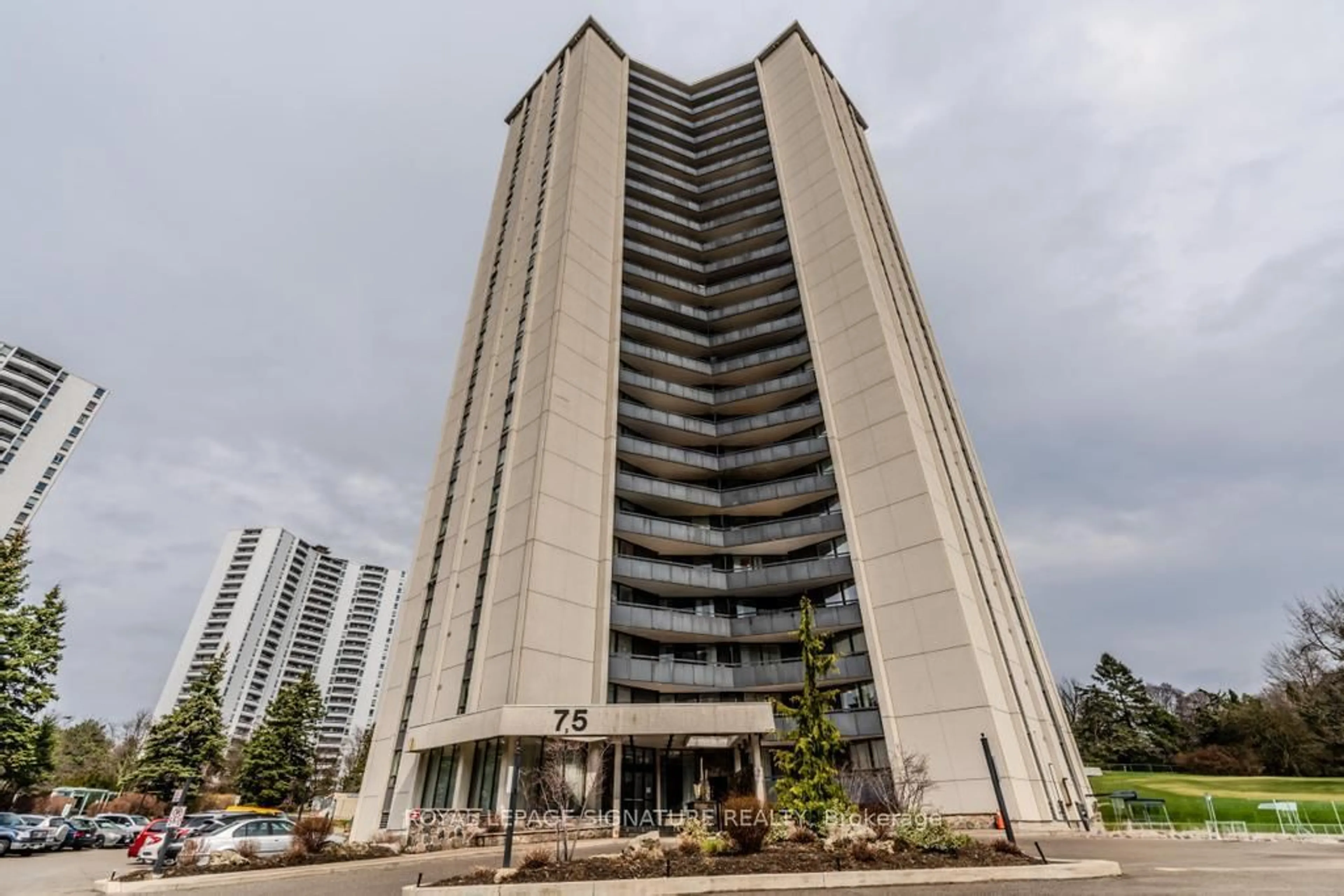 Indoor foyer for 75 Graydon Hall Dr #1603, Toronto Ontario M3A 3M5