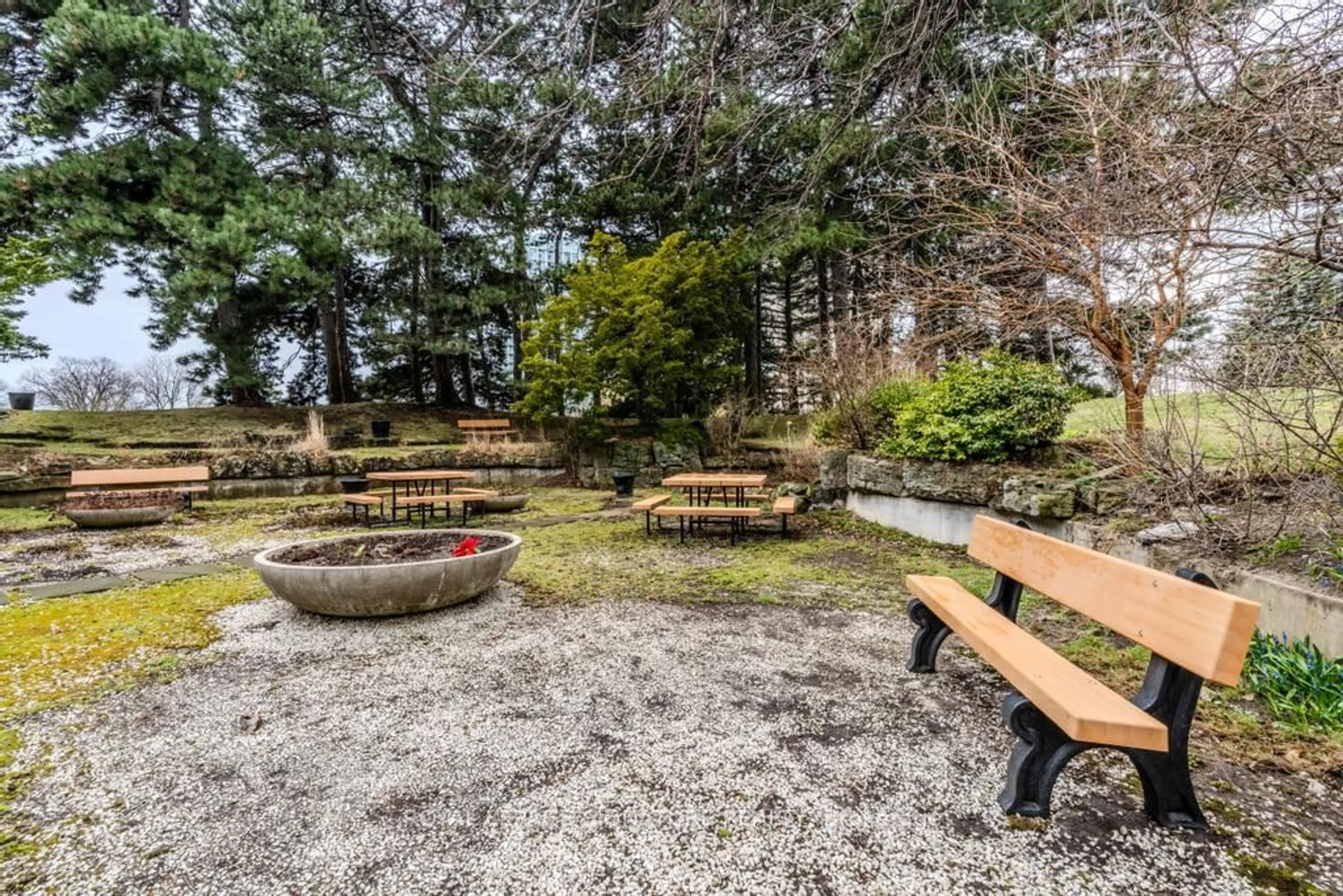 Patio, forest/trees view for 75 Graydon Hall Dr #1603, Toronto Ontario M3A 3M5