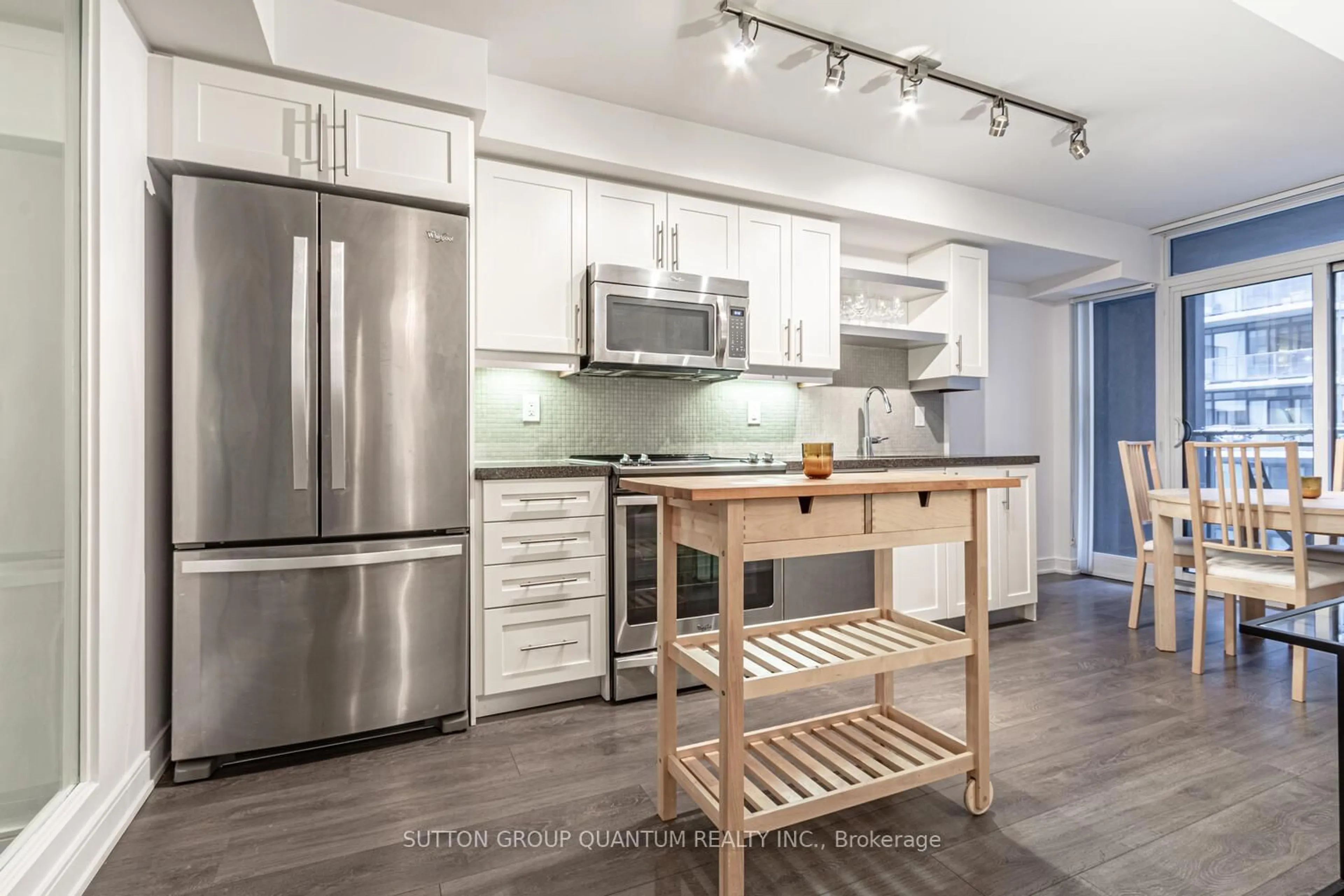 Open concept kitchen, unknown for 525 Adelaide St #1035, Toronto Ontario M5V 1T6