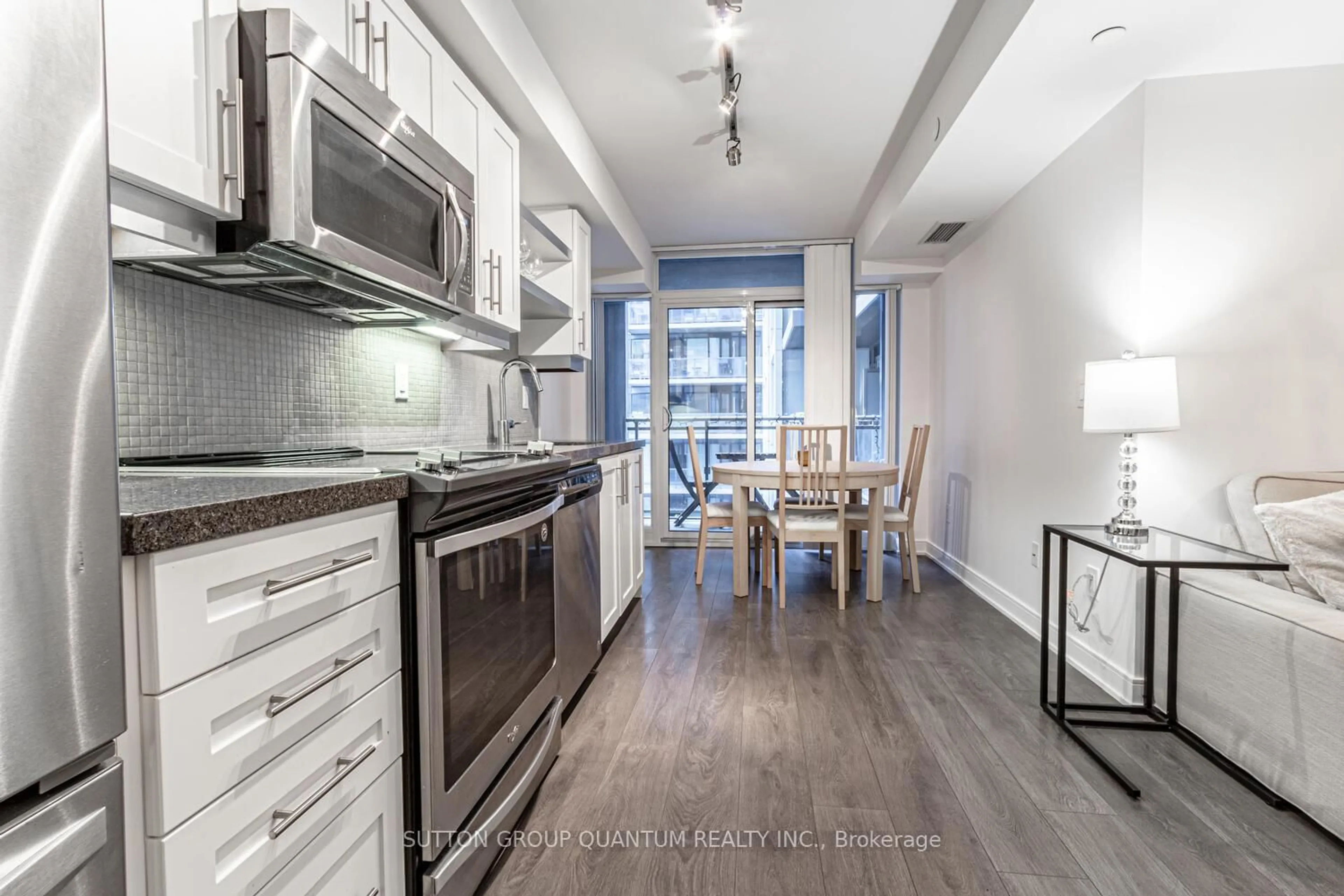 Open concept kitchen, unknown for 525 Adelaide St #1035, Toronto Ontario M5V 1T6