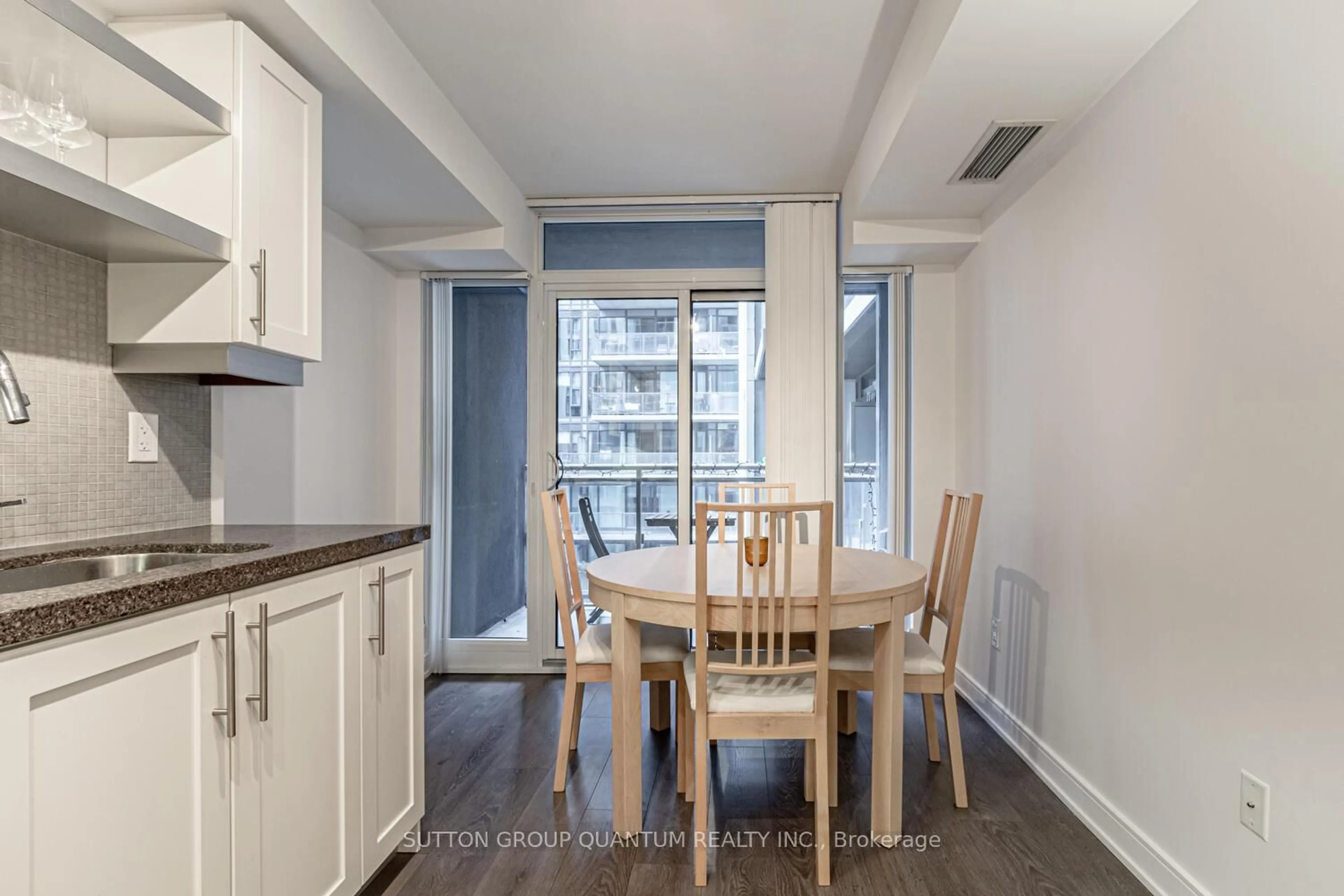 Standard kitchen, unknown for 525 Adelaide St #1035, Toronto Ontario M5V 1T6