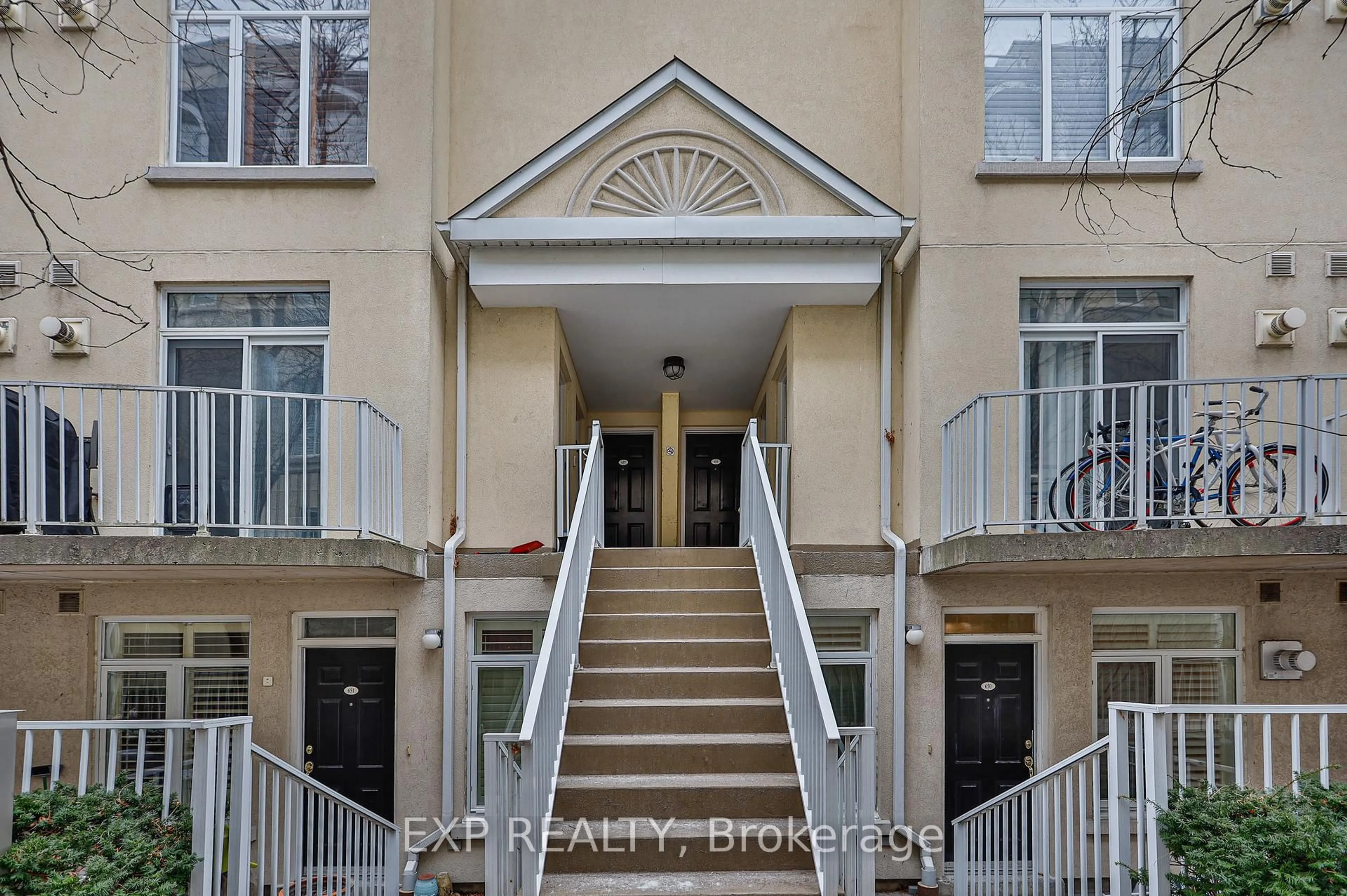 Indoor entryway for 38 Stadium Rd #655, Toronto Ontario M5V 3P4
