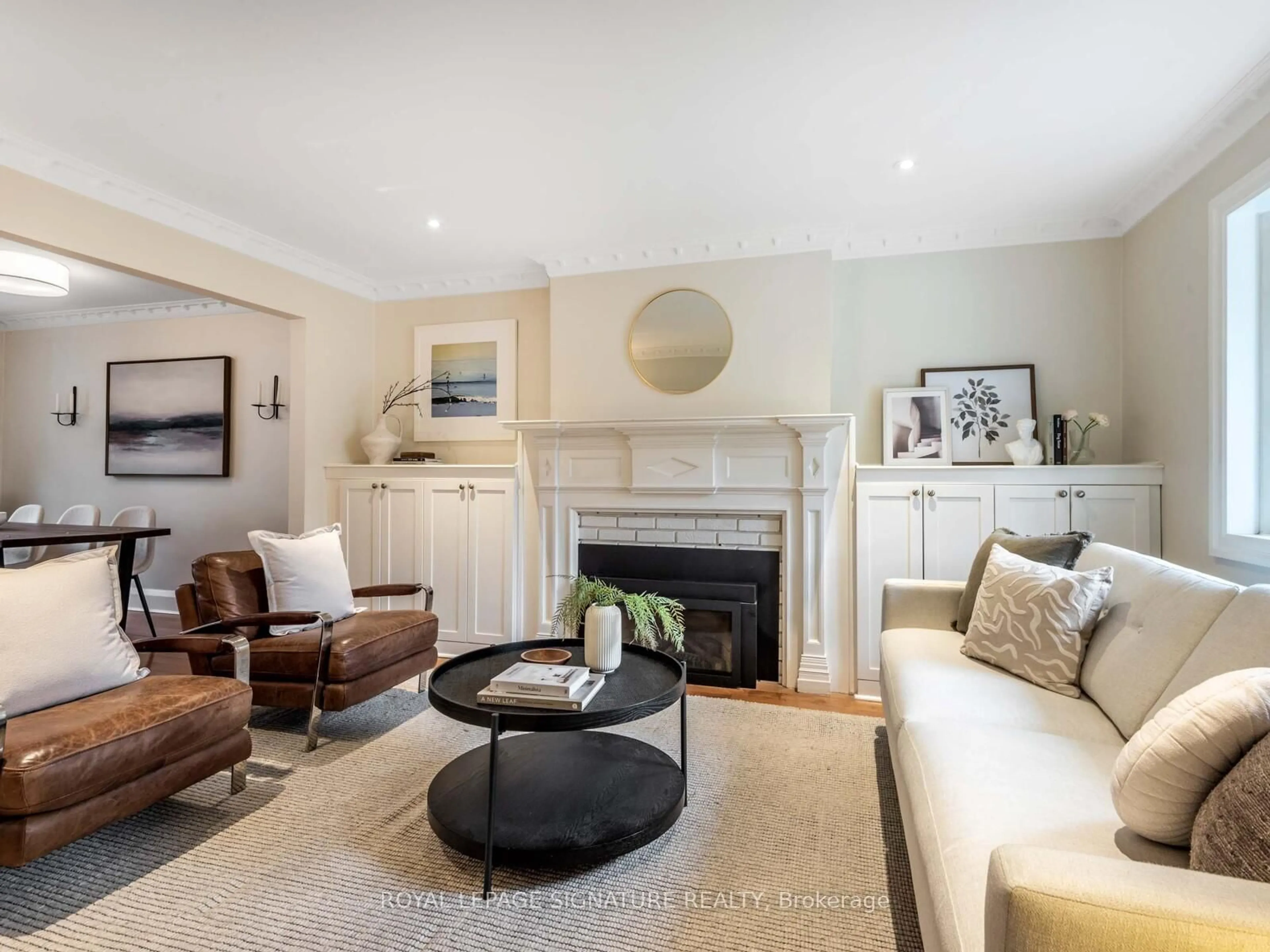 Living room with furniture, unknown for 592 Hillsdale Ave, Toronto Ontario M4S 1V2