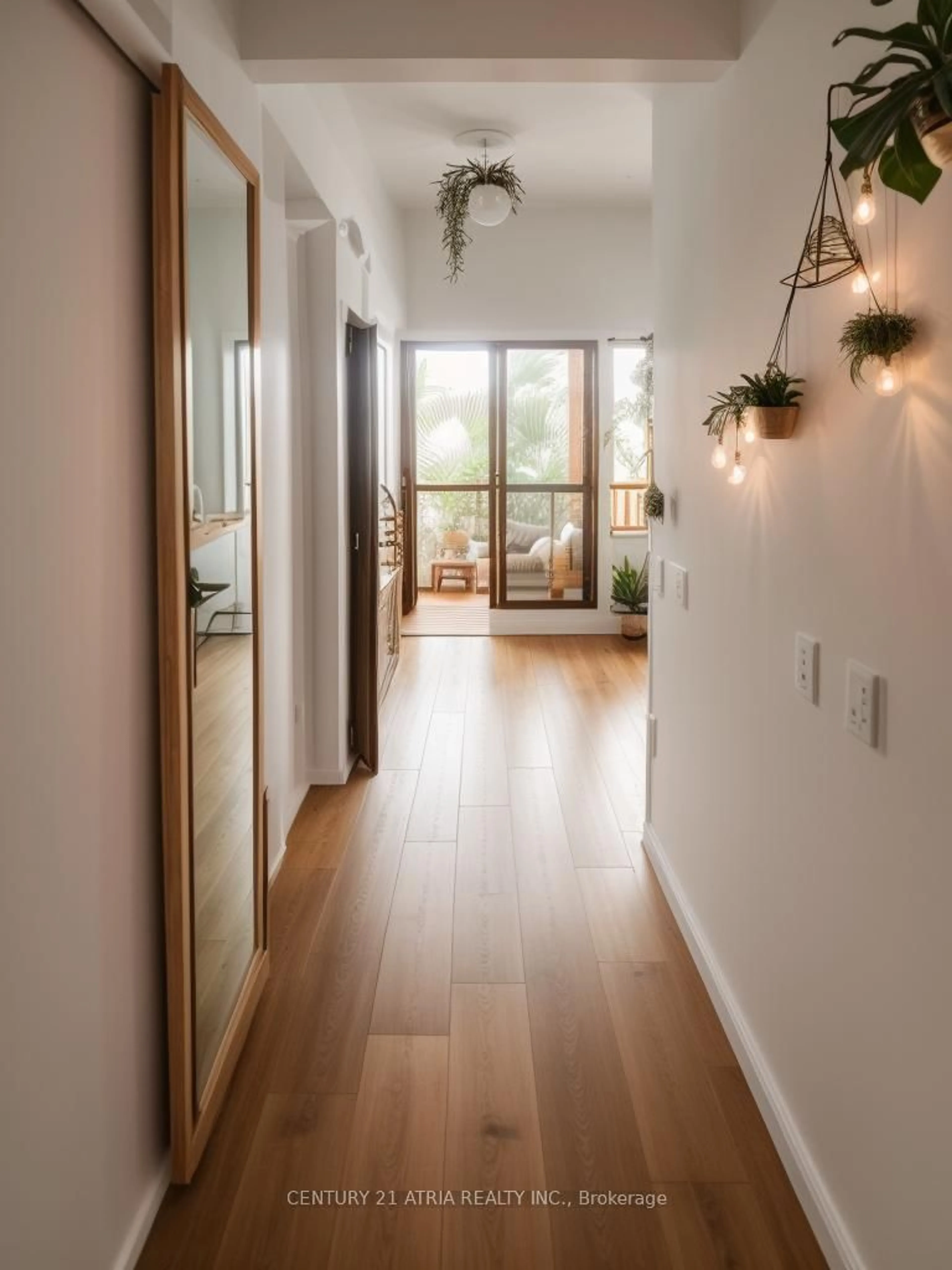 Indoor entryway for 251 Jarvis St #810, Toronto Ontario M5B 0C3