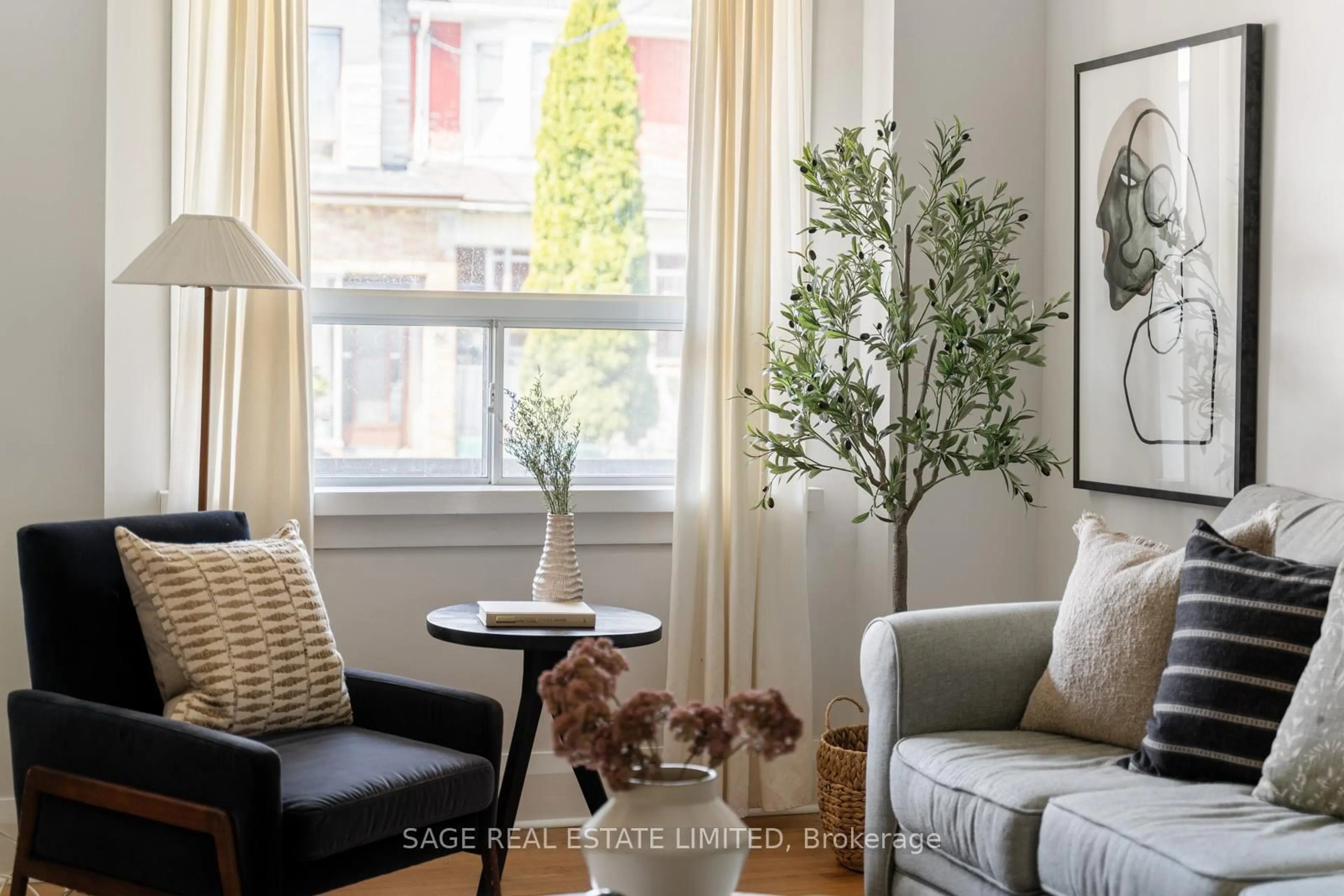 Living room with furniture, unknown for 83 Claremont St, Toronto Ontario M6J 2M7