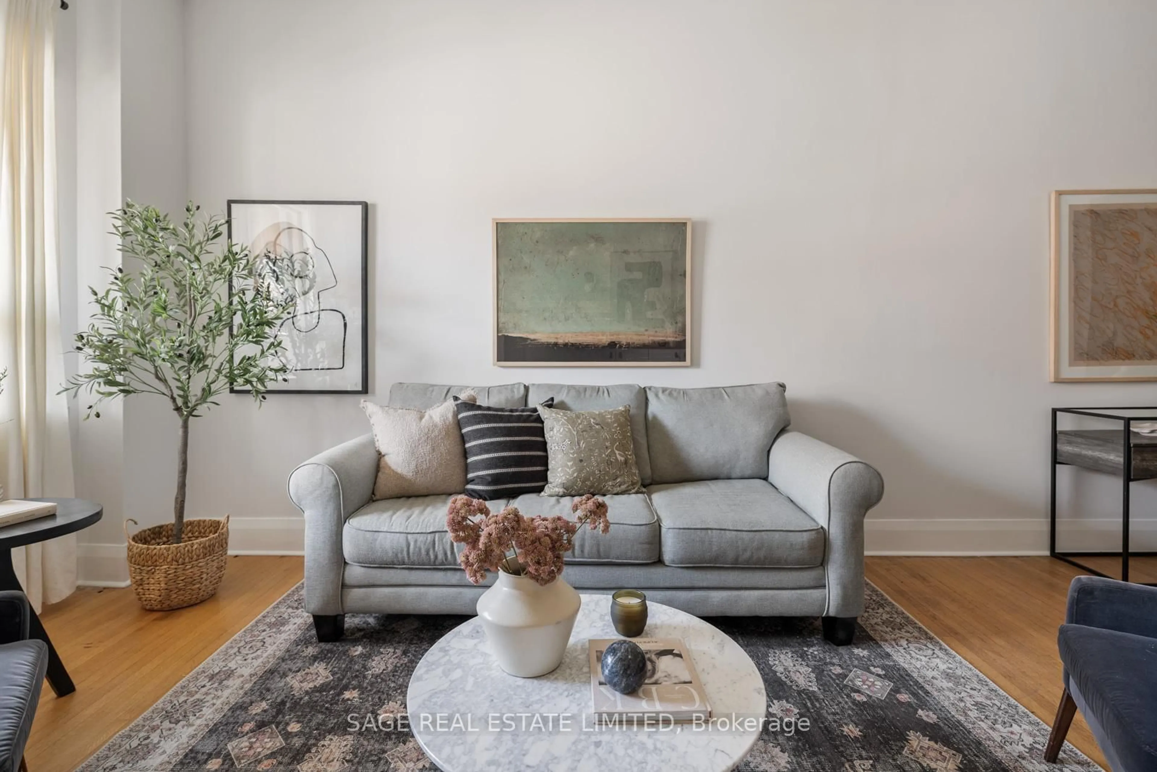 Living room with furniture, unknown for 83 Claremont St, Toronto Ontario M6J 2M7