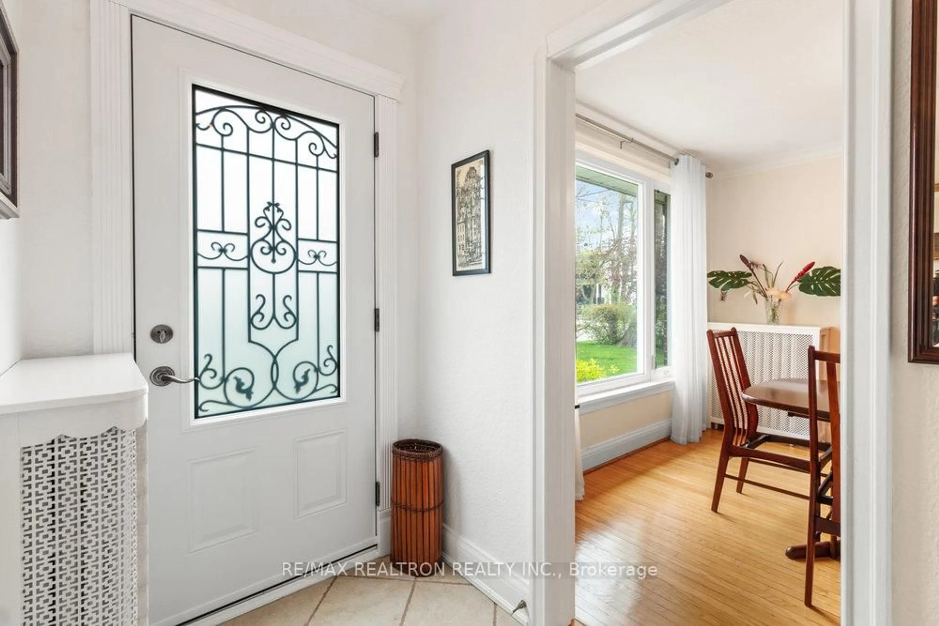 Indoor entryway for 35 Kirkland Blvd, Toronto Ontario M6A 1E7