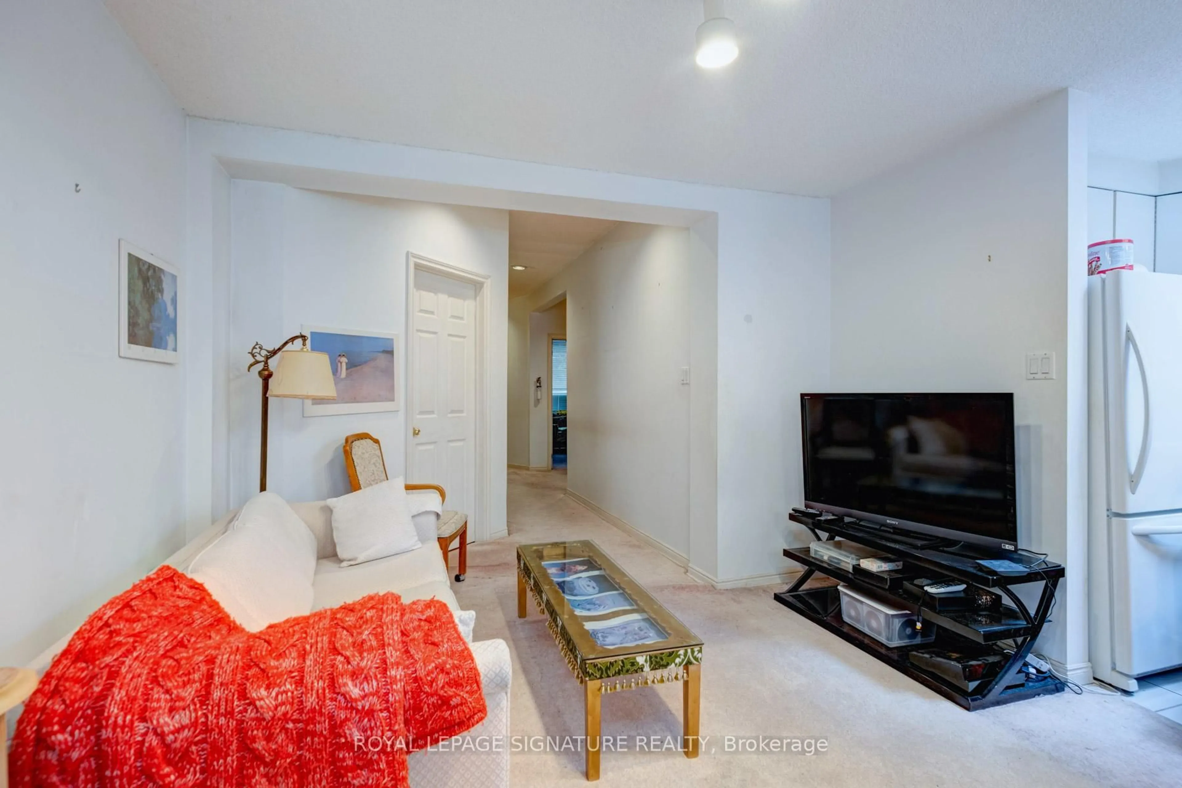 Living room with furniture, unknown for 465 Gladstone Ave, Toronto Ontario M6H 3J1
