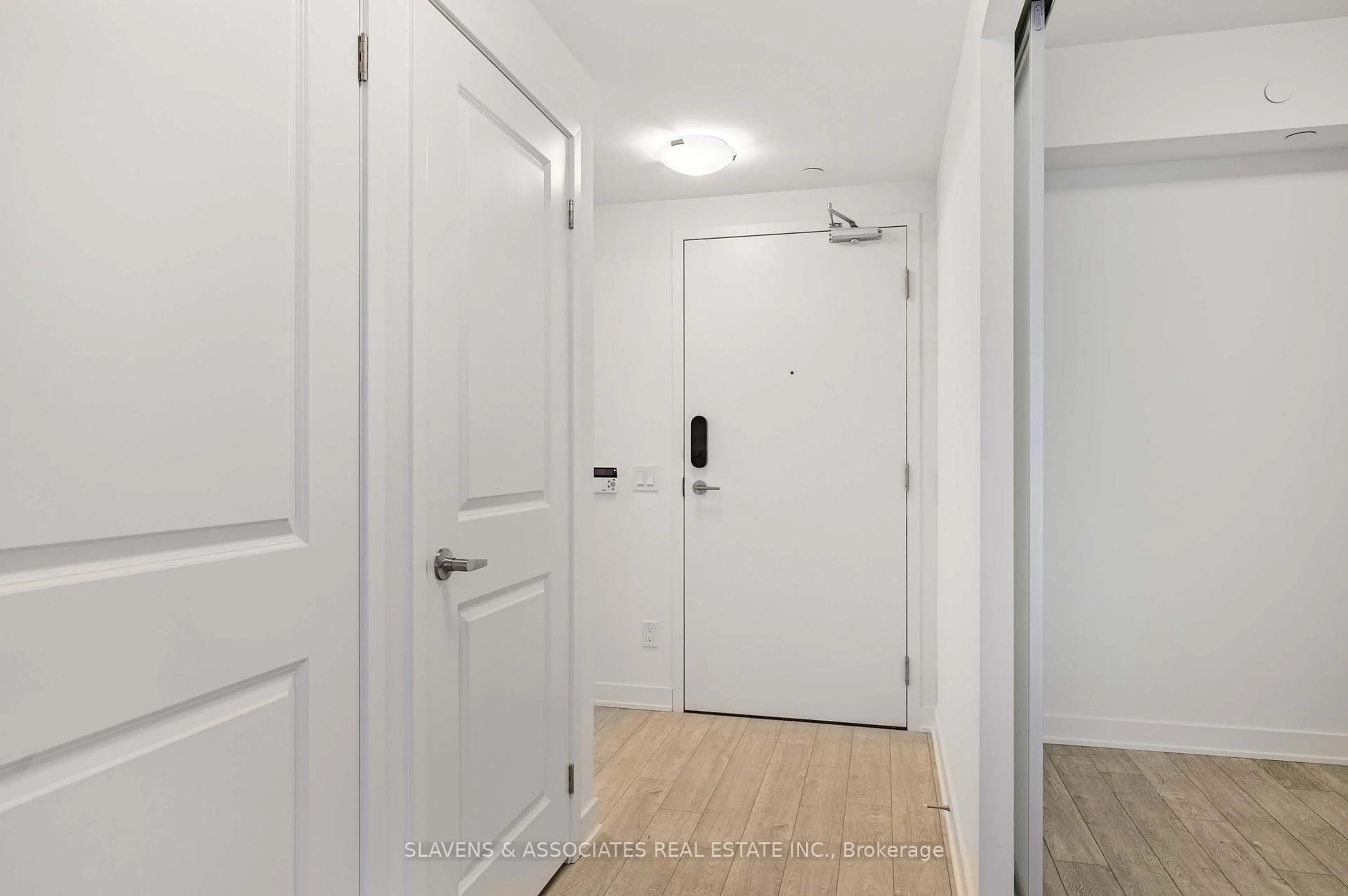 Indoor entryway for 543 Richmond St #735, Toronto Ontario M5V 0W9