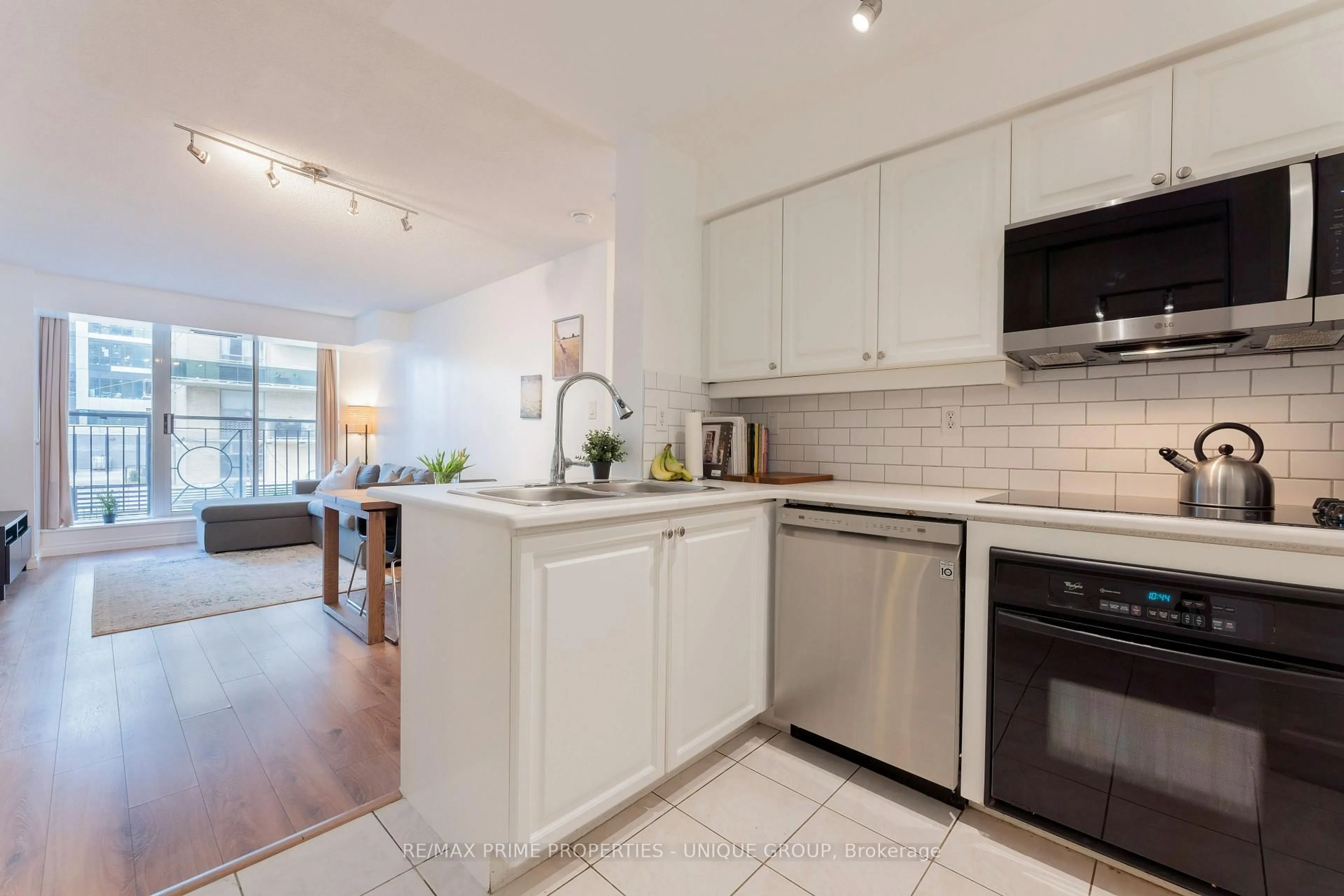 Open concept kitchen, unknown for 188 Redpath Ave #211, Toronto Ontario M4P 3J2