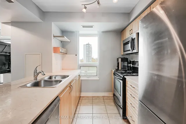 Additional property image - 212 Eglinton Ave Unit 803