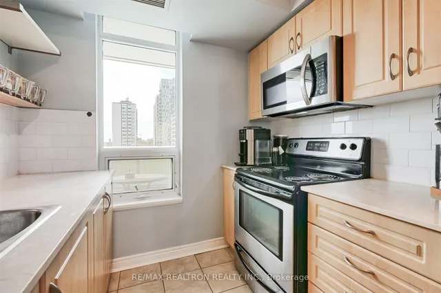 Additional property image - 212 Eglinton Ave Unit 803
