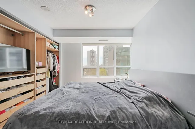 Additional property image - 212 Eglinton Ave Unit 803